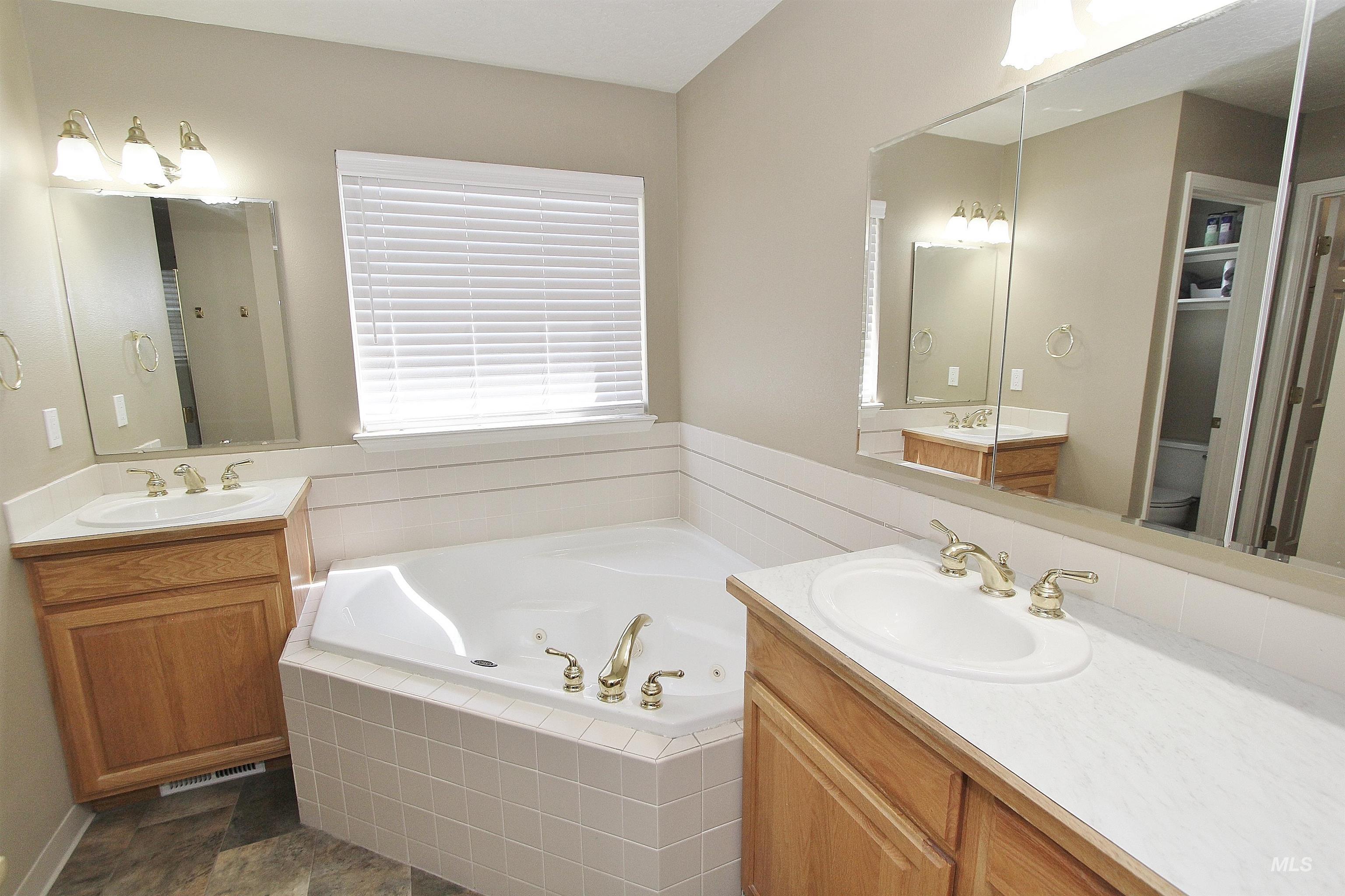 452 Bitterbrush Ave, Nampa, Idaho 83686, 5 Bedrooms, 3 Bathrooms, Residential For Sale, Price $590,000,MLS 98993479