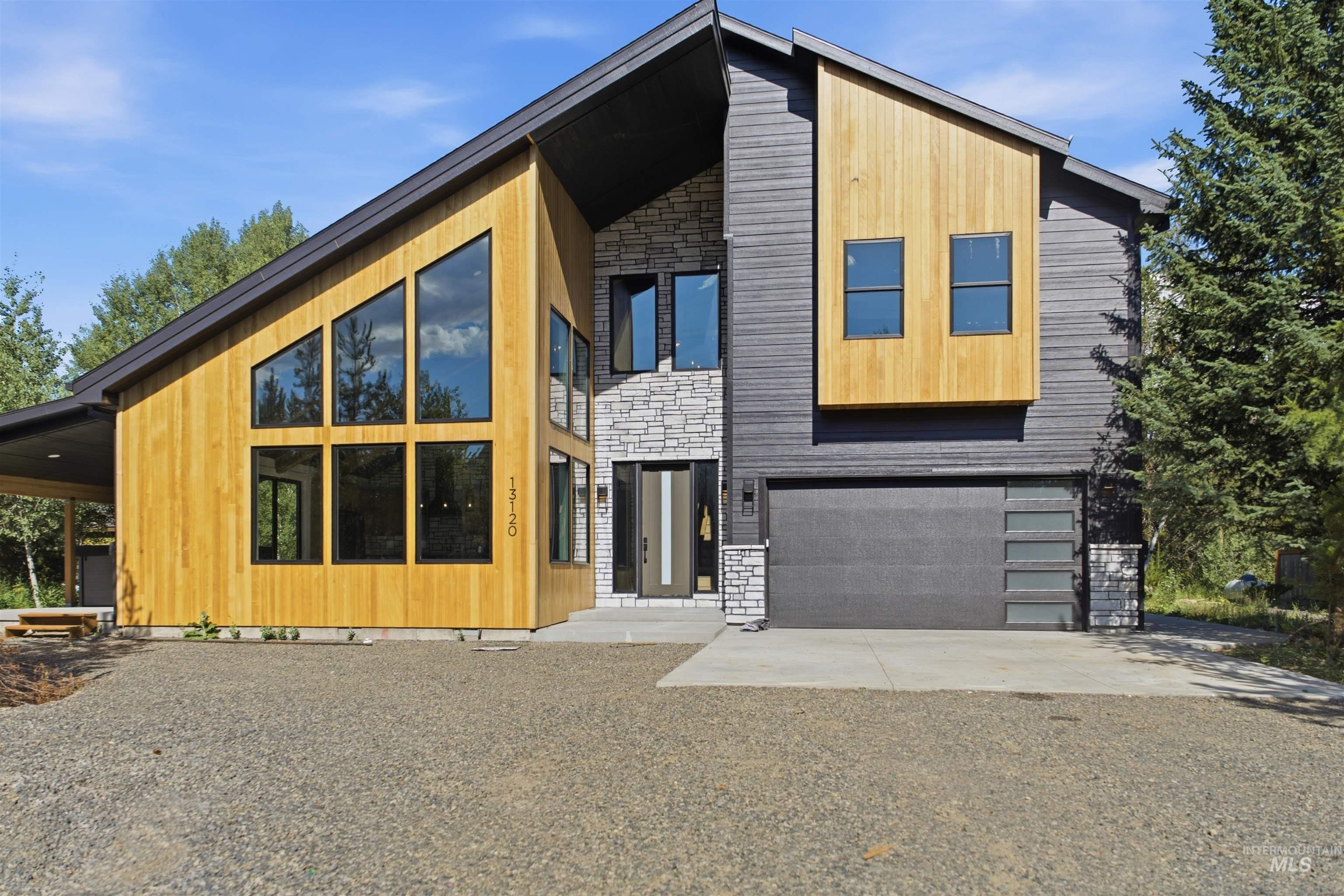 13120 Crane Shore Dr, Donnelly, Idaho 83615, 4 Bedrooms, 3.5 Bathrooms, Residential For Sale, Price $1,125,000,MLS 98993488