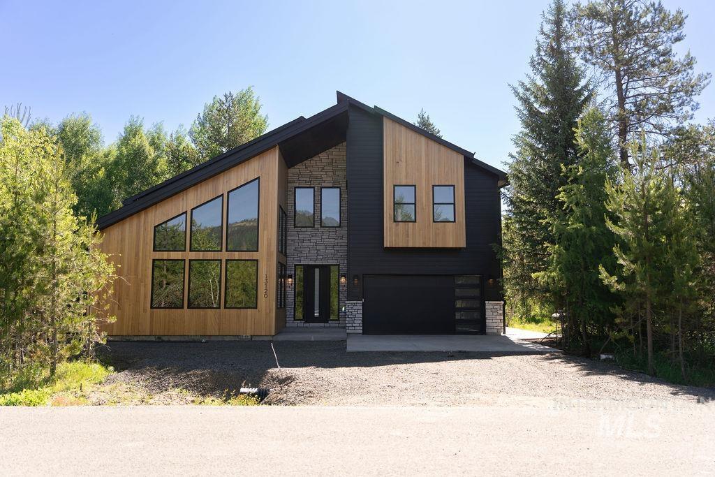 13120 Crane Shore Dr, Donnelly, Idaho 83615, 4 Bedrooms, 3.5 Bathrooms, Residential For Sale, Price $1,125,000,MLS 98993488