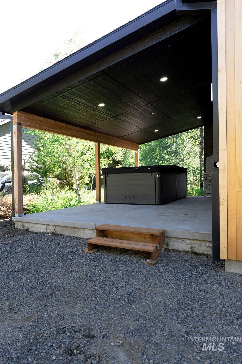 13120 Crane Shore Dr, Donnelly, Idaho 83615, 4 Bedrooms, 3.5 Bathrooms, Residential For Sale, Price $1,125,000,MLS 98993488