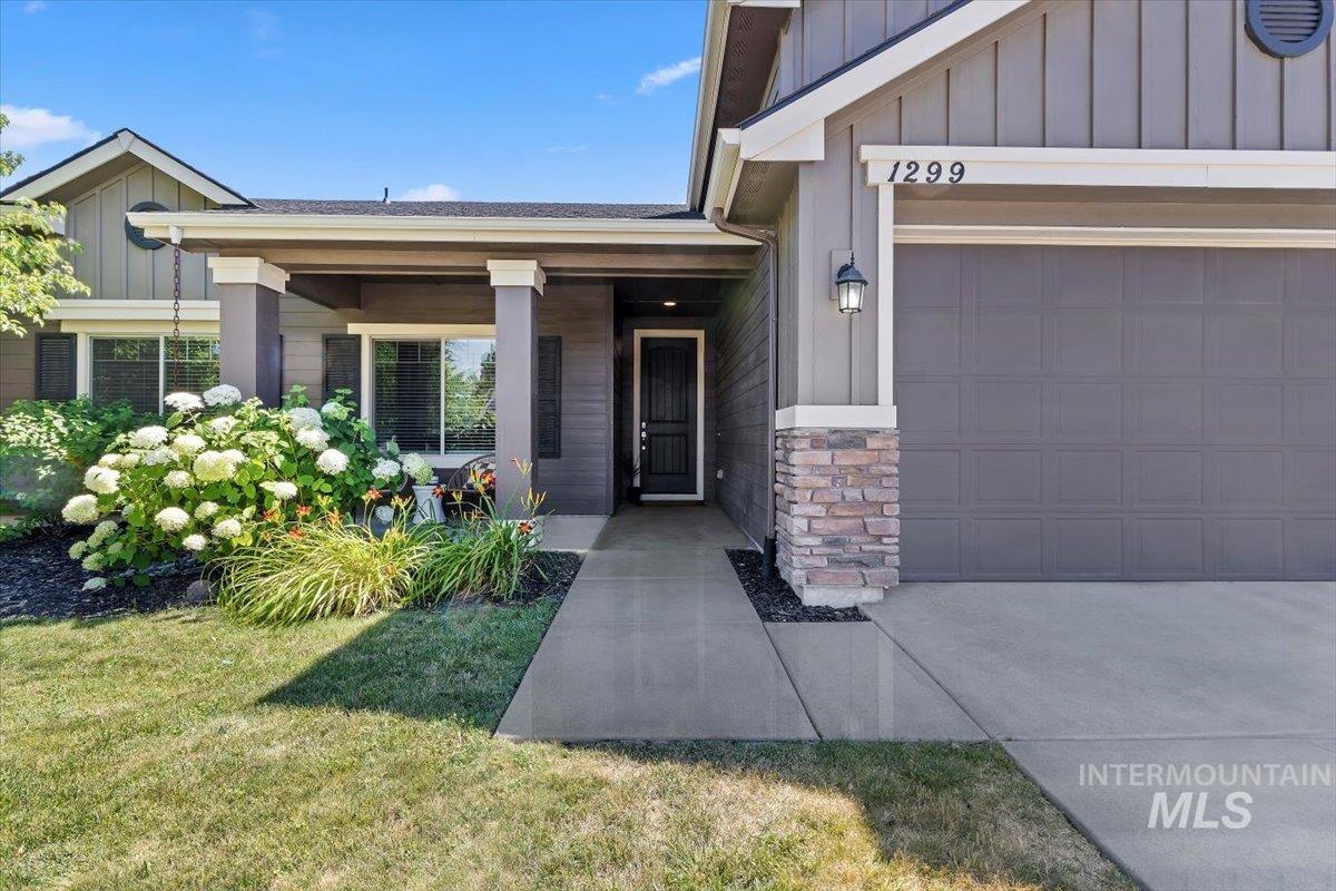 1299 La Reata Way, Middleton, Idaho 83644, 4 Bedrooms, 2.5 Bathrooms, Residential For Sale, Price $485,000,MLS 98993491