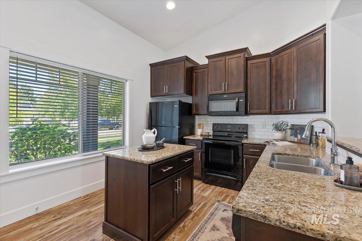 1299 La Reata Way, Middleton, Idaho 83644, 4 Bedrooms, 2.5 Bathrooms, Residential For Sale, Price $485,000,MLS 98993491