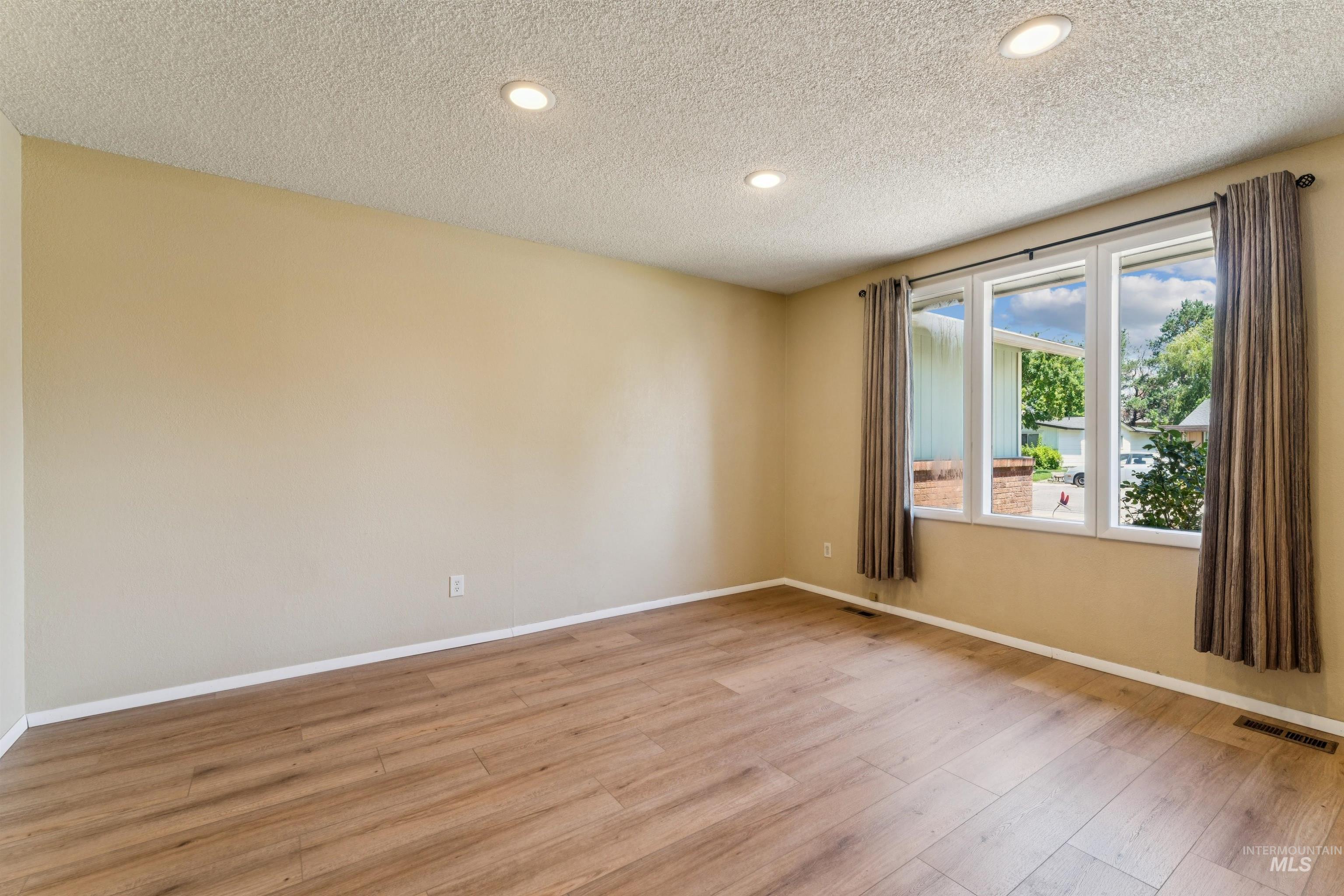 3285 N Buckboard Way, Boise, Idaho 83713, 3 Bedrooms, 2.5 Bathrooms, Residential For Sale, Price $429,900, 98993496