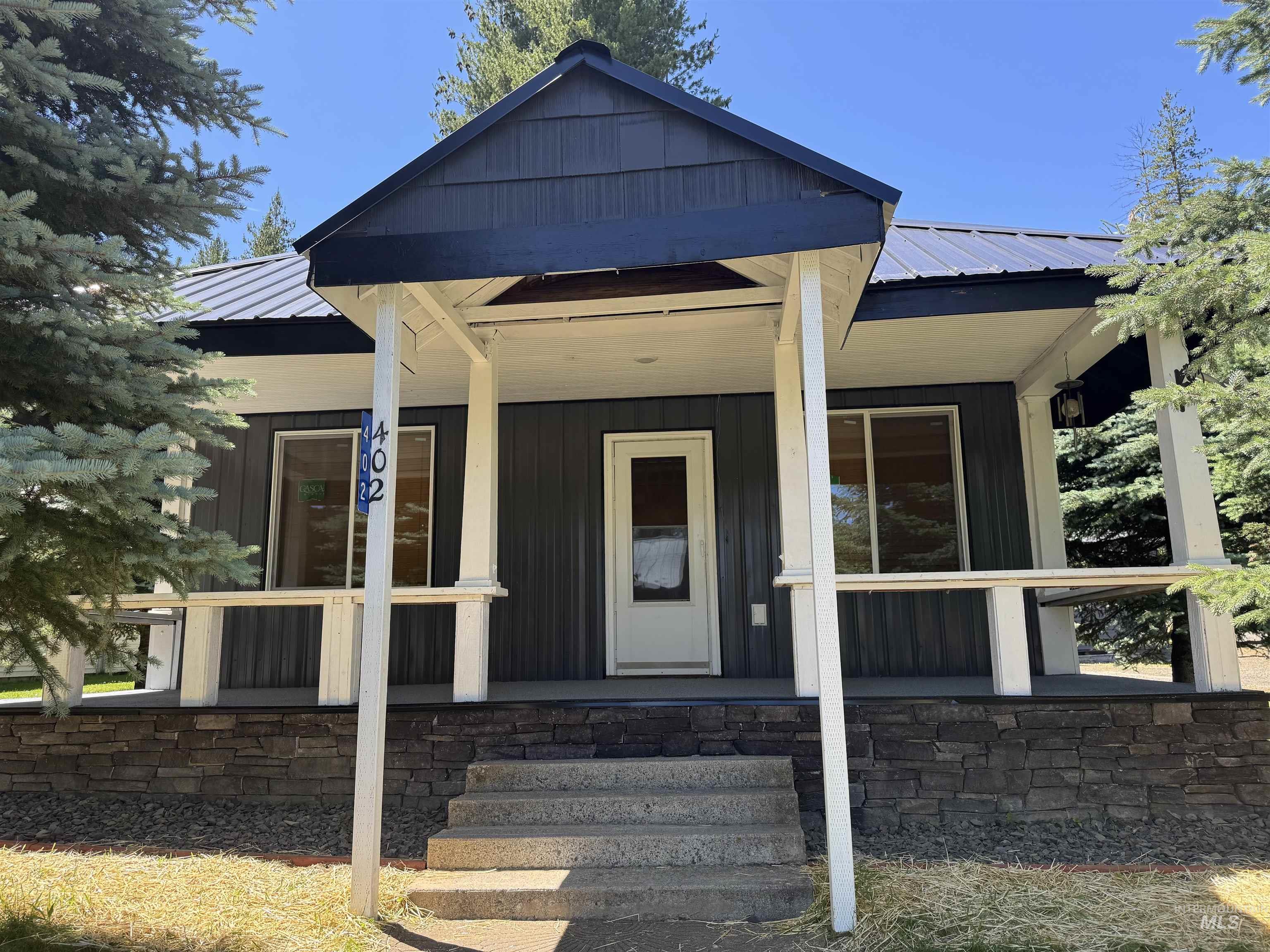 402 S 3rd St, Elk River, Idaho 83827, 2 Bedrooms, 1 Bathroom, Residential For Sale, Price $345,000, 98993500