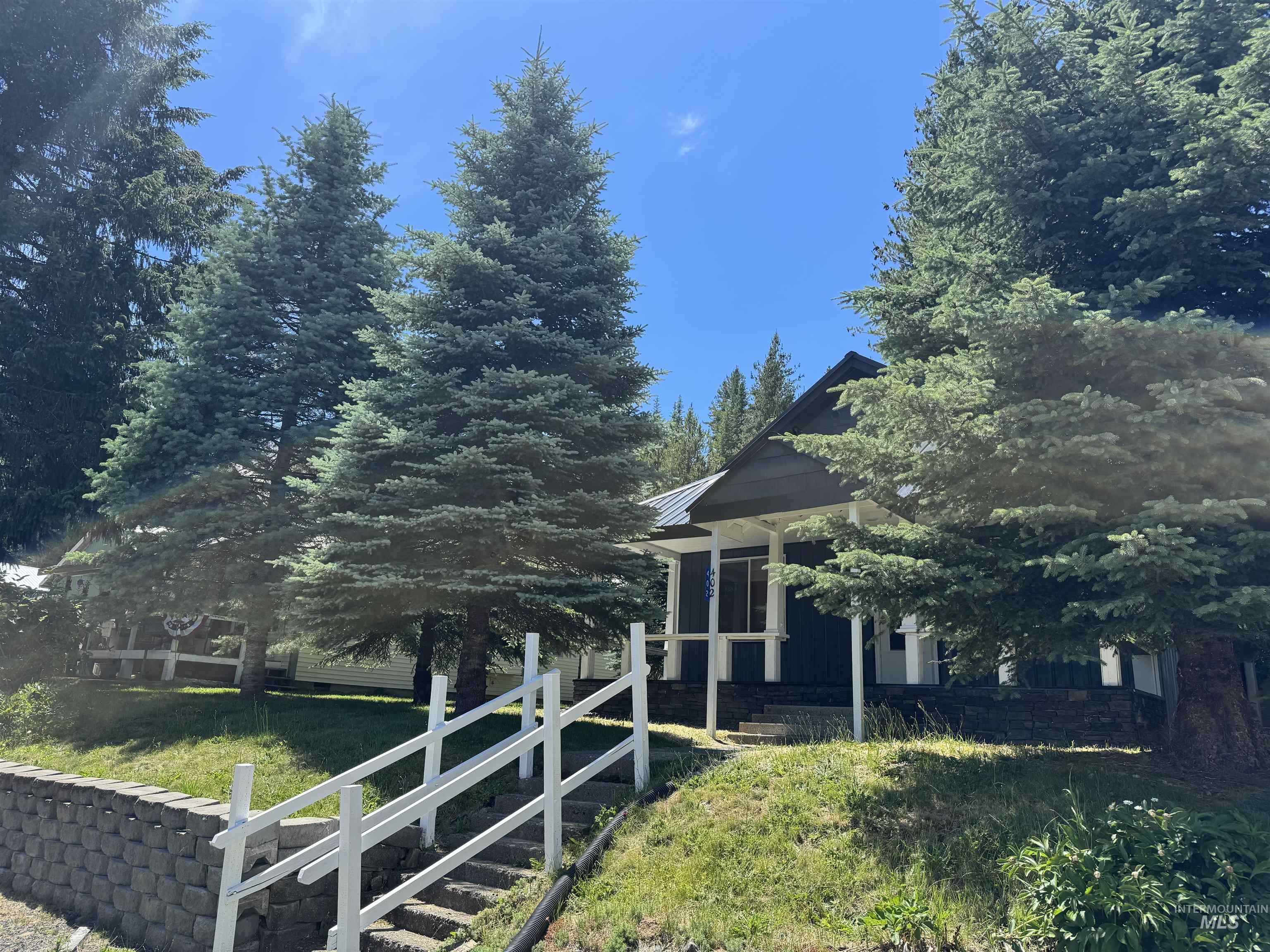 402 S 3rd St, Elk River, Idaho 83827, 2 Bedrooms, 1 Bathroom, Residential For Sale, Price $345,000, 98993500