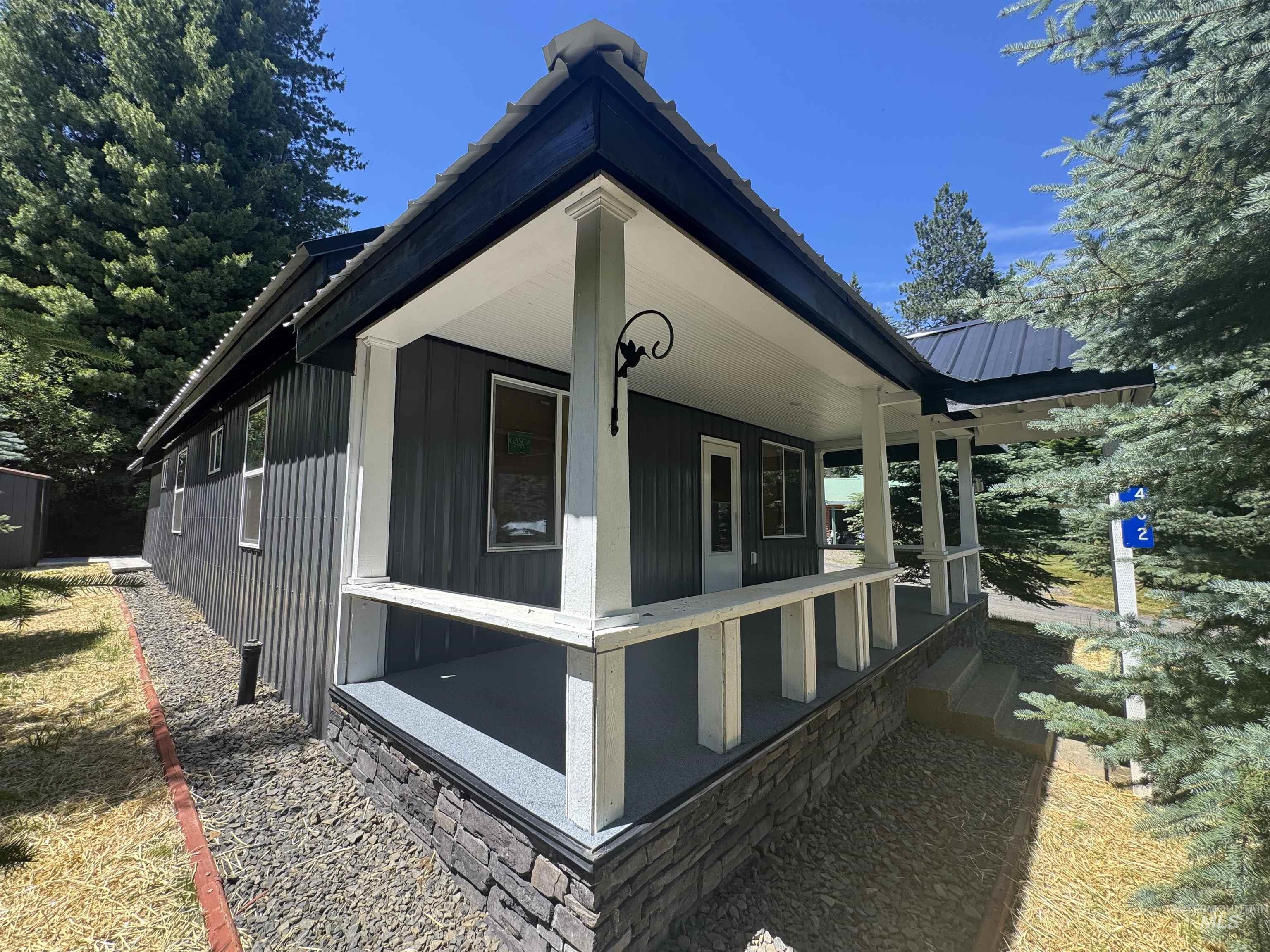402 S 3rd St, Elk River, Idaho 83827, 2 Bedrooms, 1 Bathroom, Residential For Sale, Price $345,000, 98993500