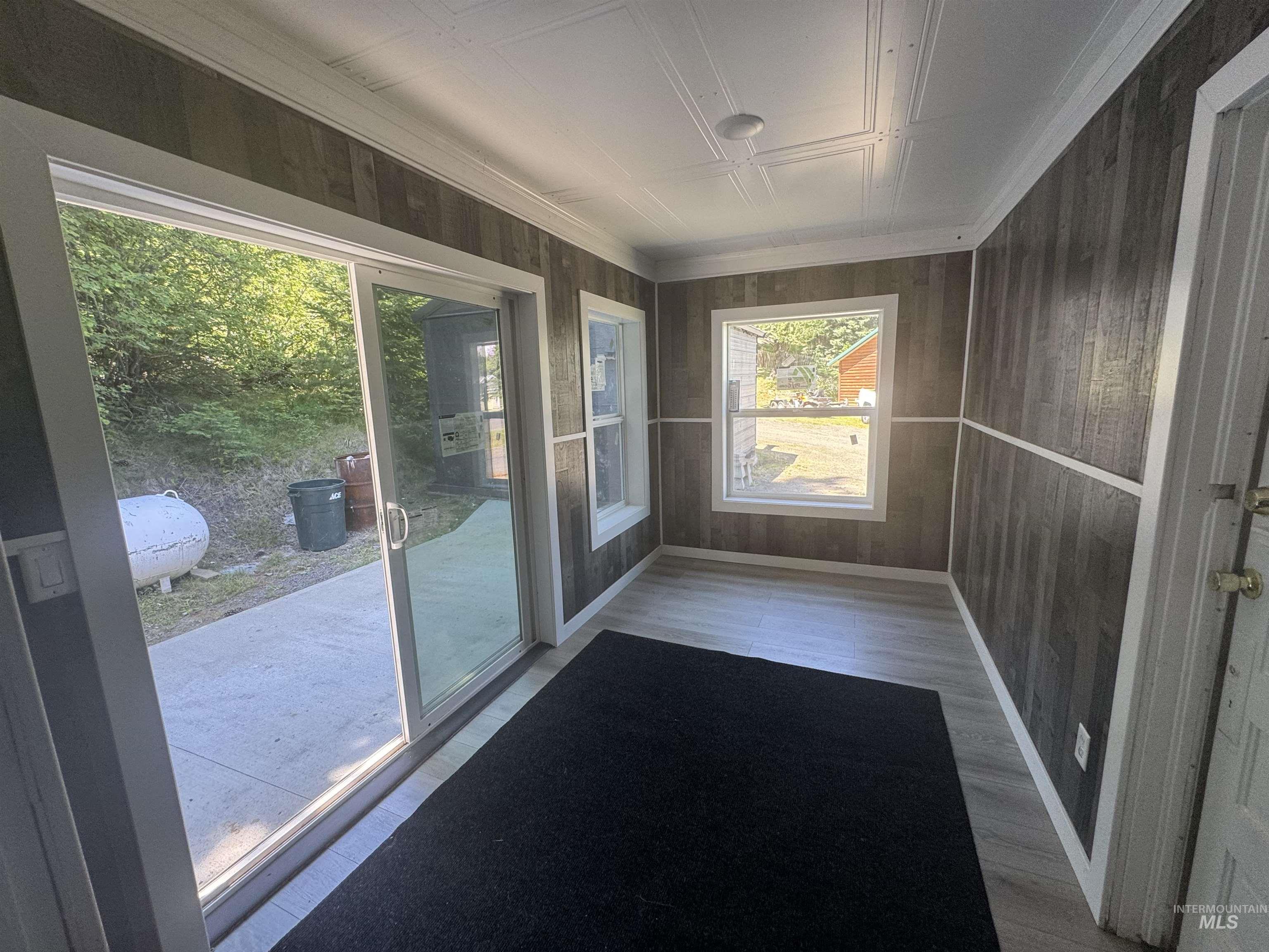 402 S 3rd St, Elk River, Idaho 83827, 2 Bedrooms, 1 Bathroom, Residential For Sale, Price $345,000, 98993500