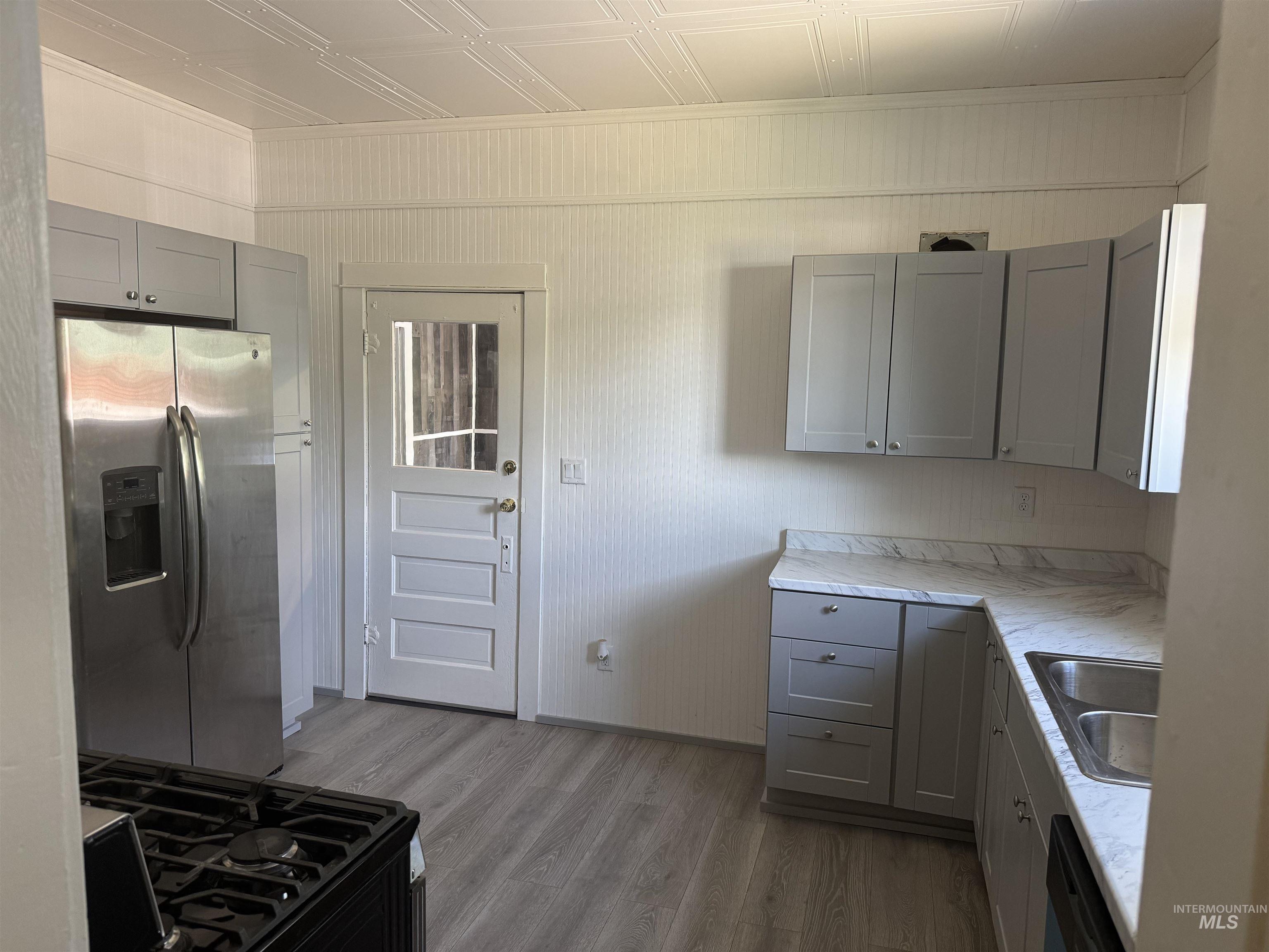 402 S 3rd St, Elk River, Idaho 83827, 2 Bedrooms, 1 Bathroom, Residential For Sale, Price $345,000, 98993500