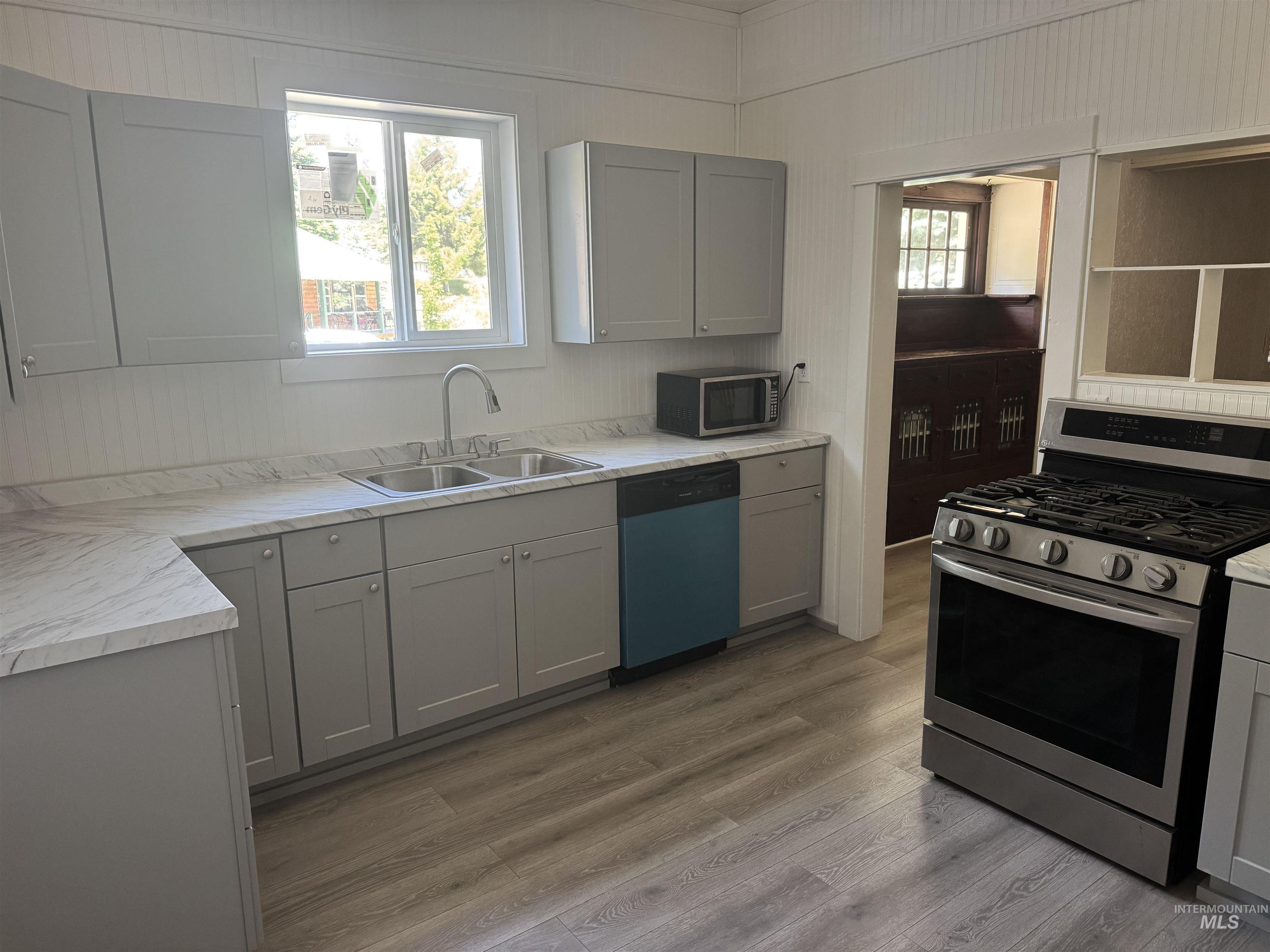 402 S 3rd St, Elk River, Idaho 83827, 2 Bedrooms, 1 Bathroom, Residential For Sale, Price $345,000, 98993500
