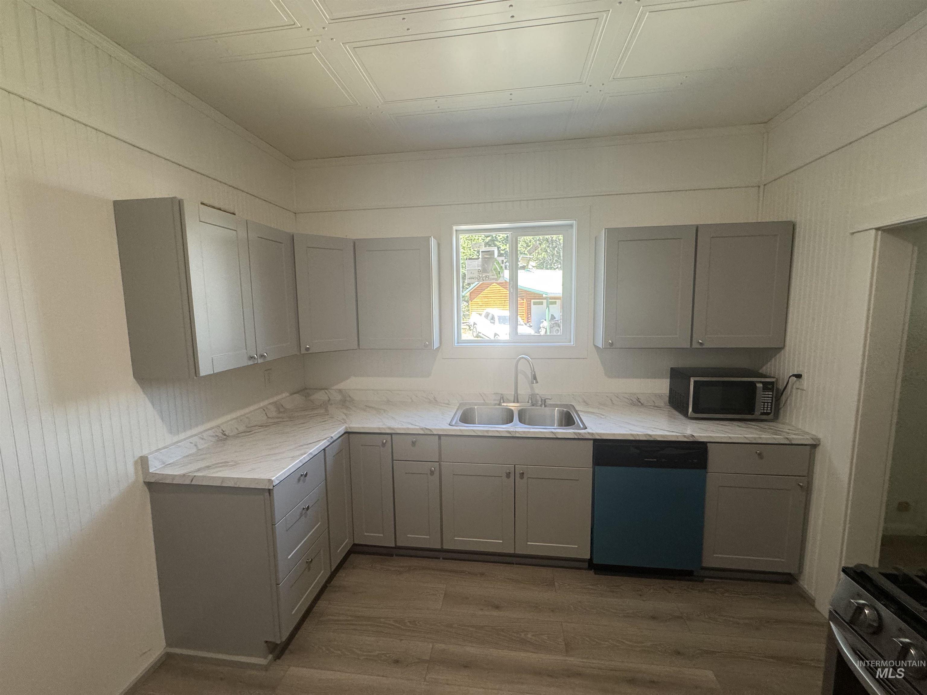 402 S 3rd St, Elk River, Idaho 83827, 2 Bedrooms, 1 Bathroom, Residential For Sale, Price $345,000, 98993500