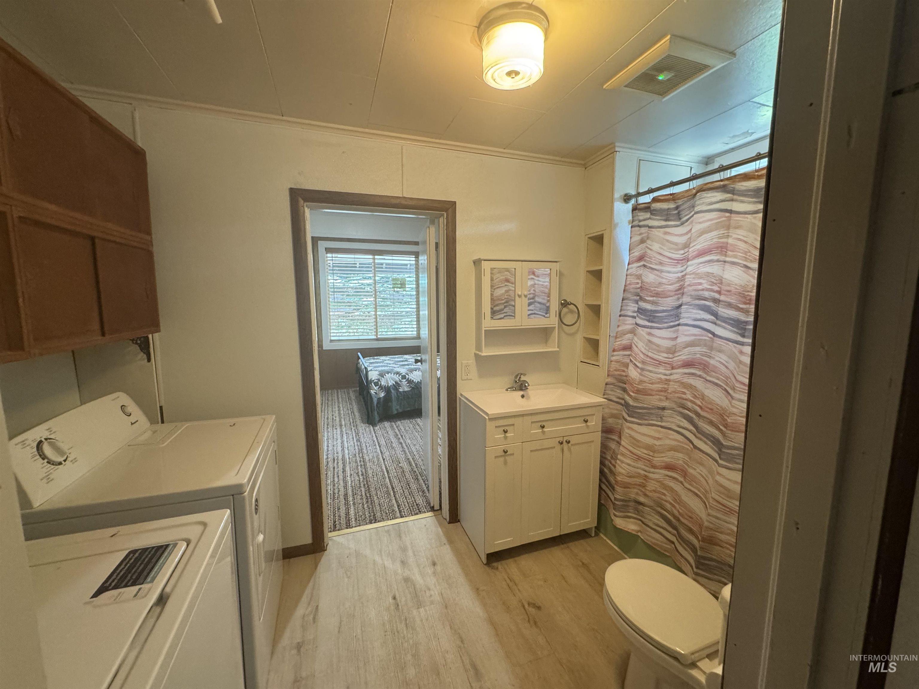 402 S 3rd St, Elk River, Idaho 83827, 2 Bedrooms, 1 Bathroom, Residential For Sale, Price $345,000, 98993500