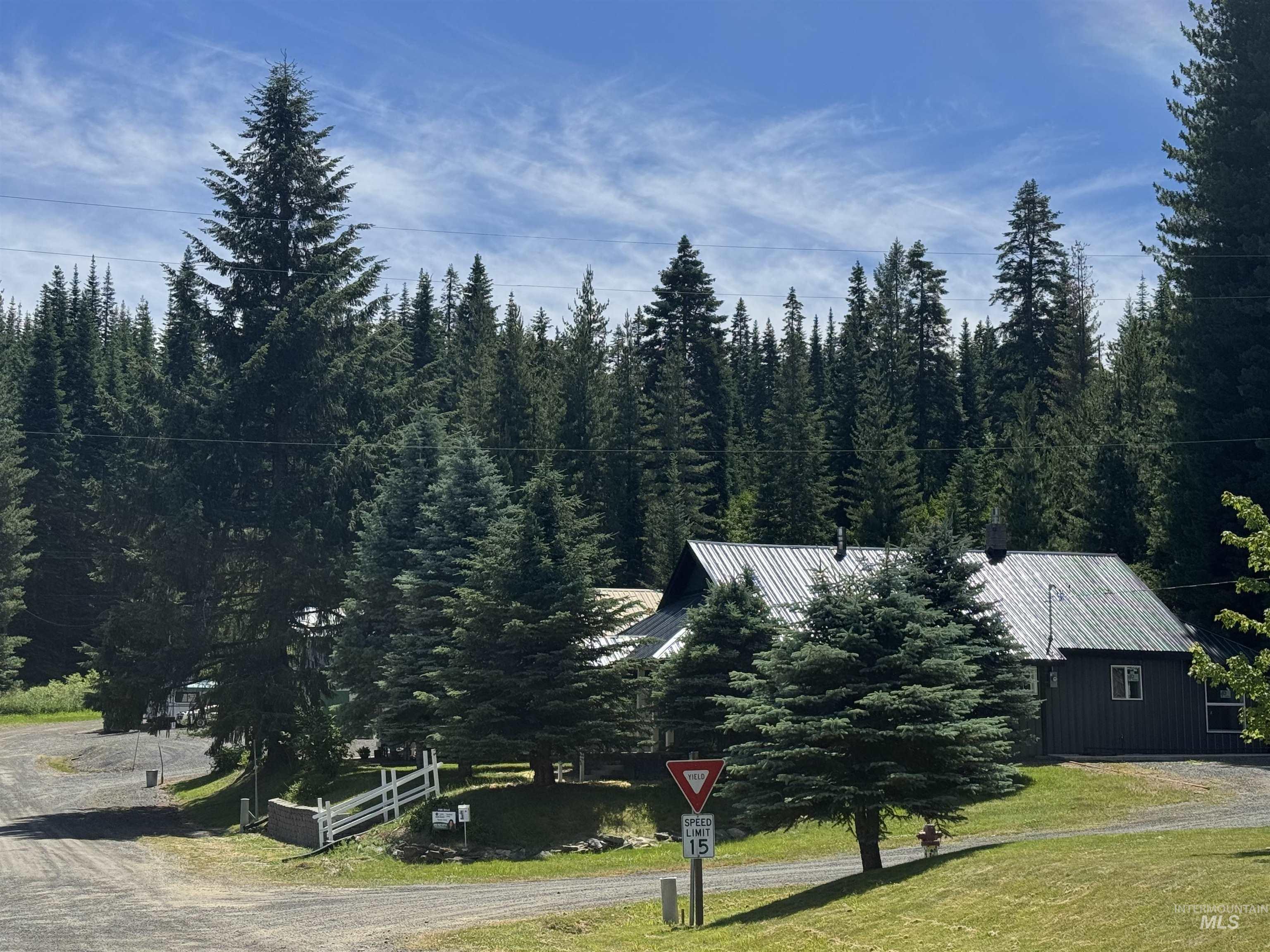 402 S 3rd St, Elk River, Idaho 83827, 2 Bedrooms, 1 Bathroom, Residential For Sale, Price $345,000, 98993500