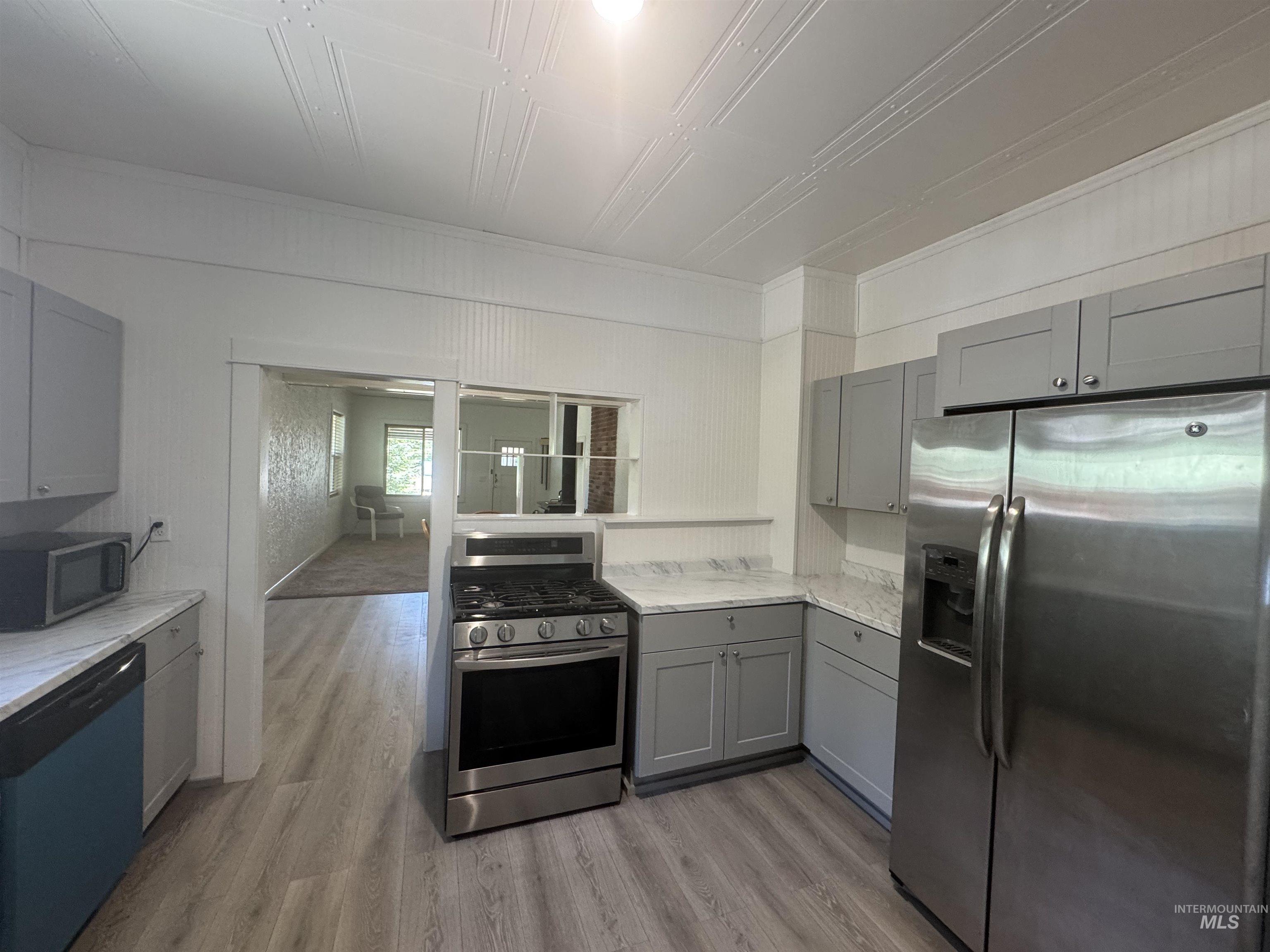 402 S 3rd St, Elk River, Idaho 83827, 2 Bedrooms, 1 Bathroom, Residential For Sale, Price $345,000, 98993500