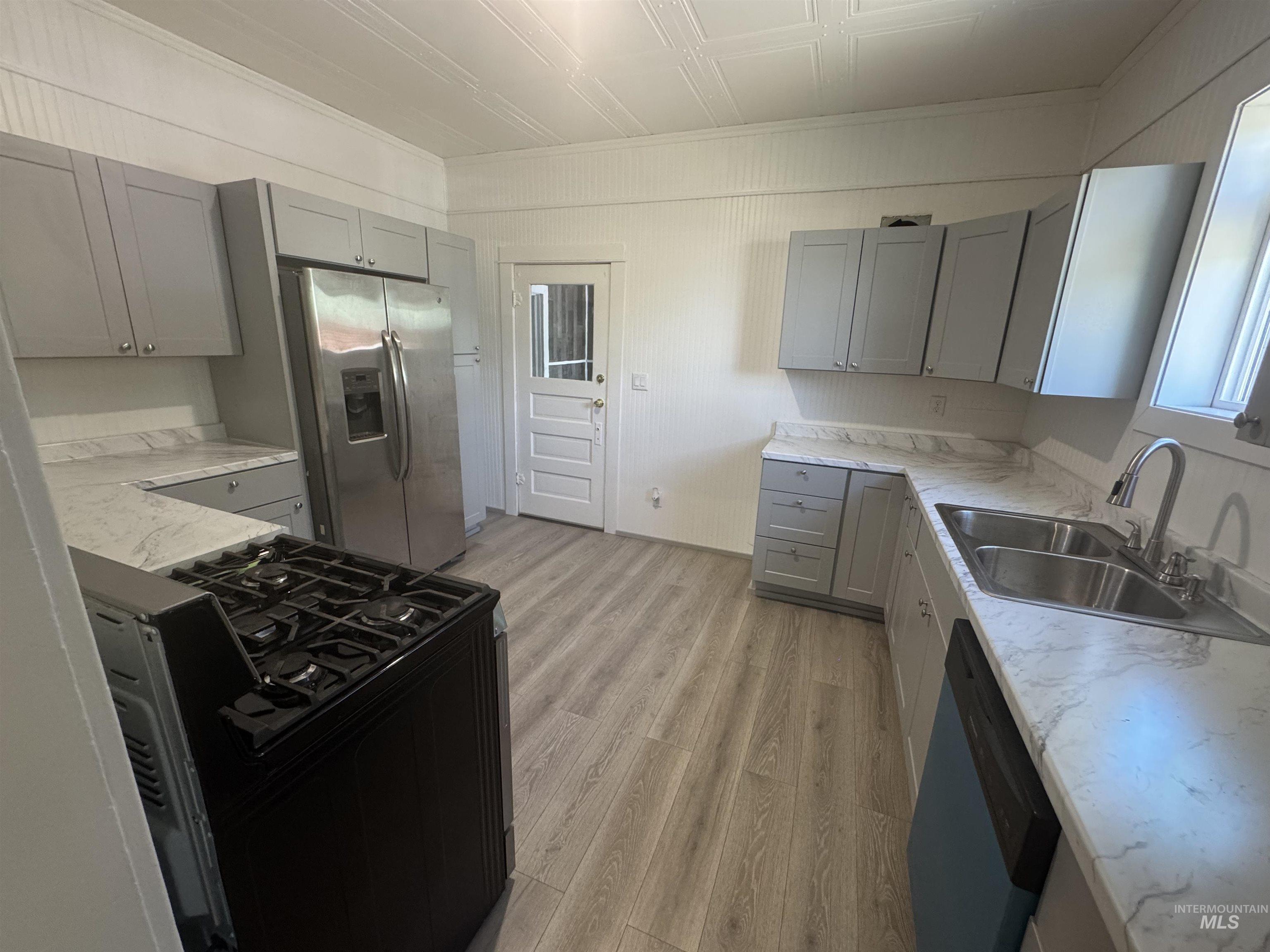 402 S 3rd St, Elk River, Idaho 83827, 2 Bedrooms, 1 Bathroom, Residential For Sale, Price $345,000, 98993500