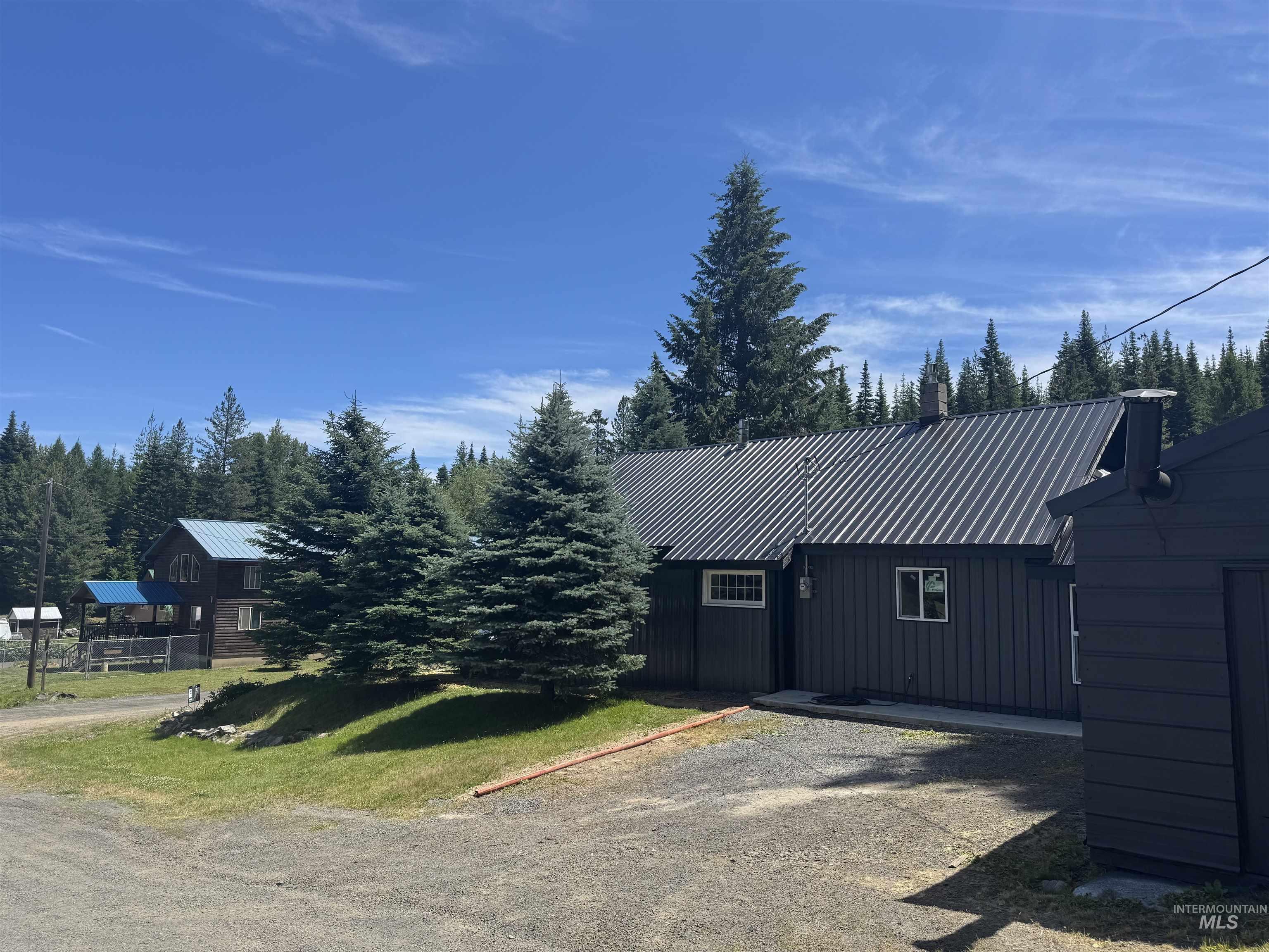 402 S 3rd St, Elk River, Idaho 83827, 2 Bedrooms, 1 Bathroom, Residential For Sale, Price $345,000, 98993500