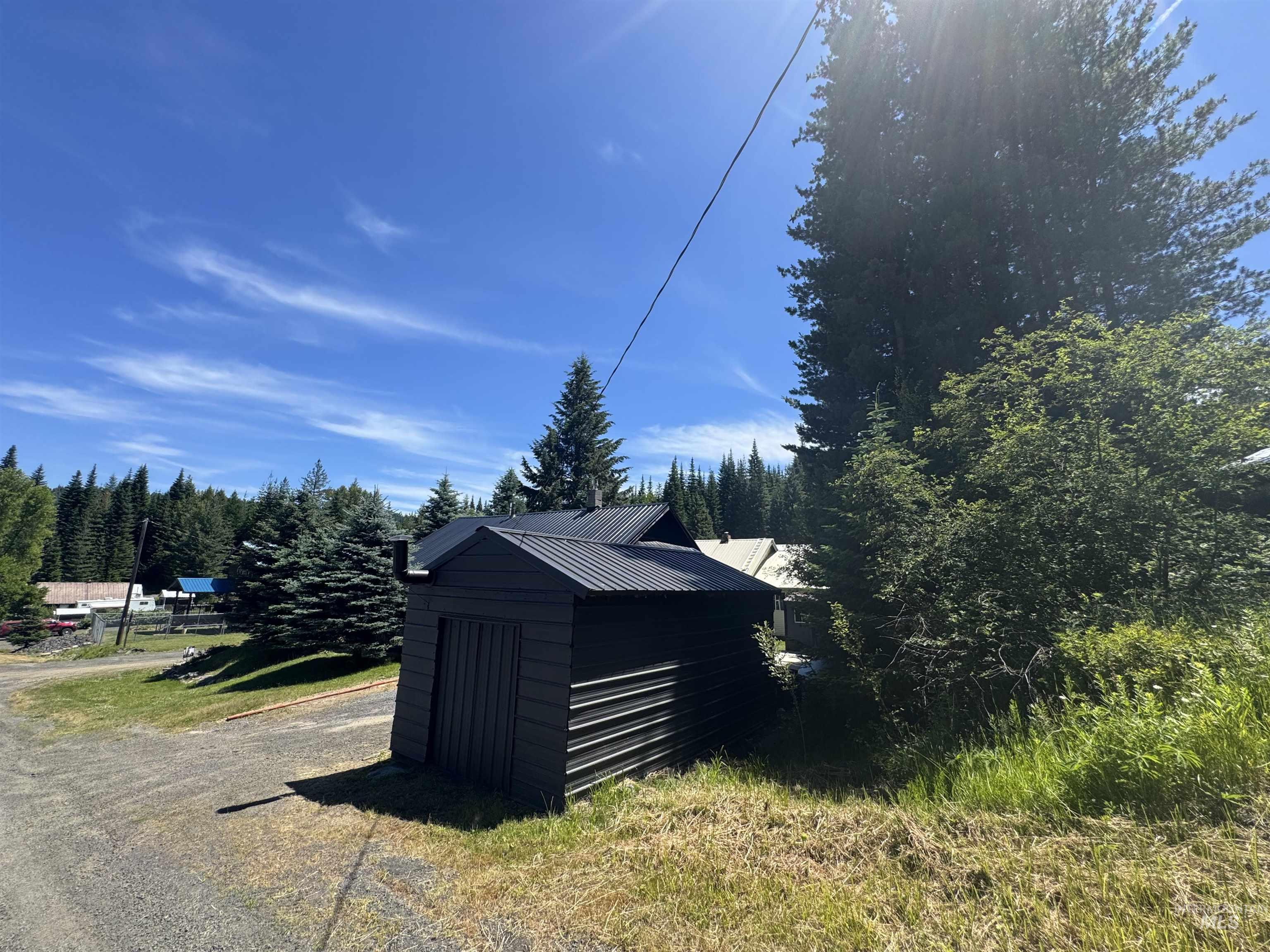 402 S 3rd St, Elk River, Idaho 83827, 2 Bedrooms, 1 Bathroom, Residential For Sale, Price $345,000, 98993500