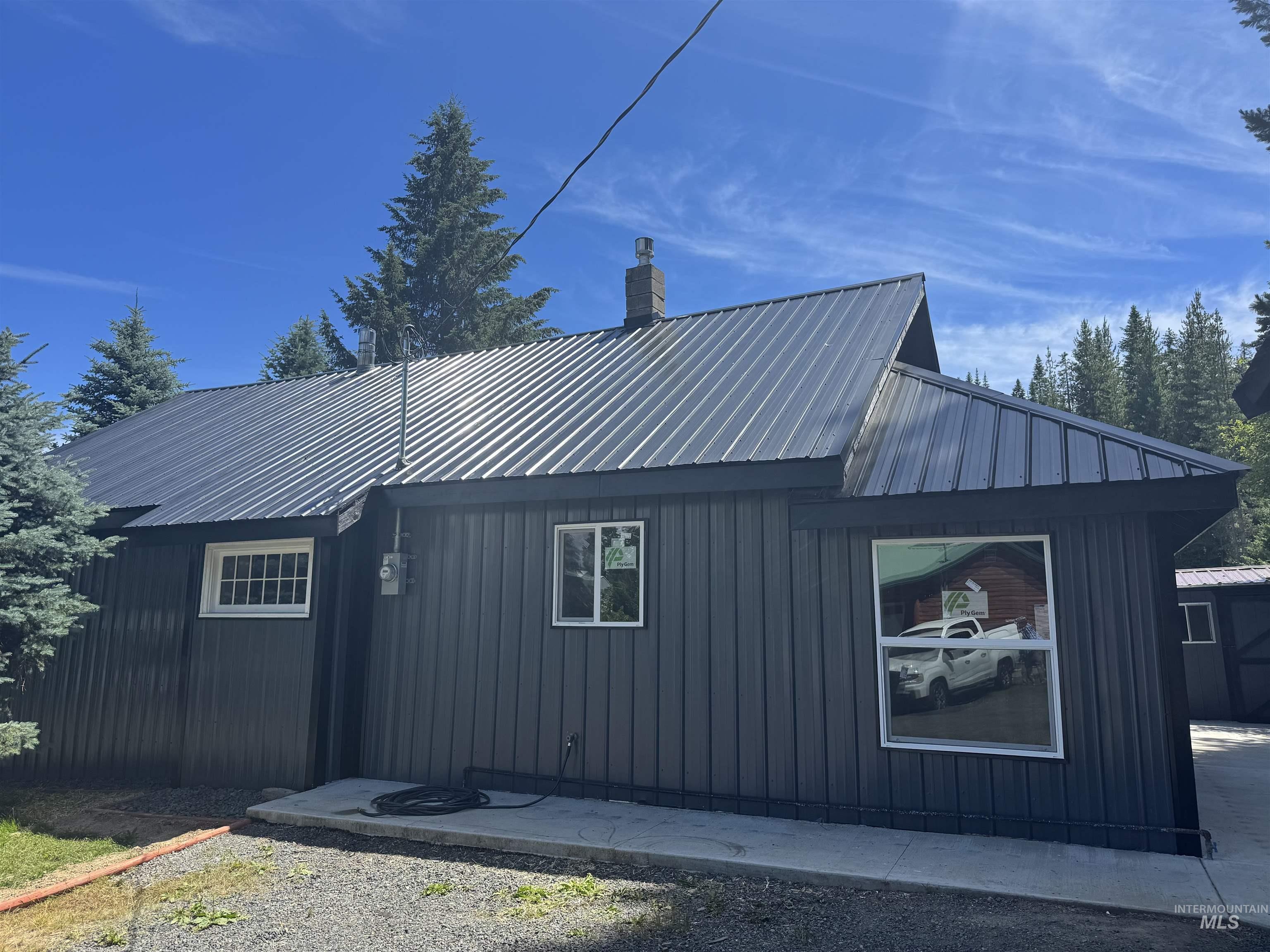 402 S 3rd St, Elk River, Idaho 83827, 2 Bedrooms, 1 Bathroom, Residential For Sale, Price $345,000, 98993500