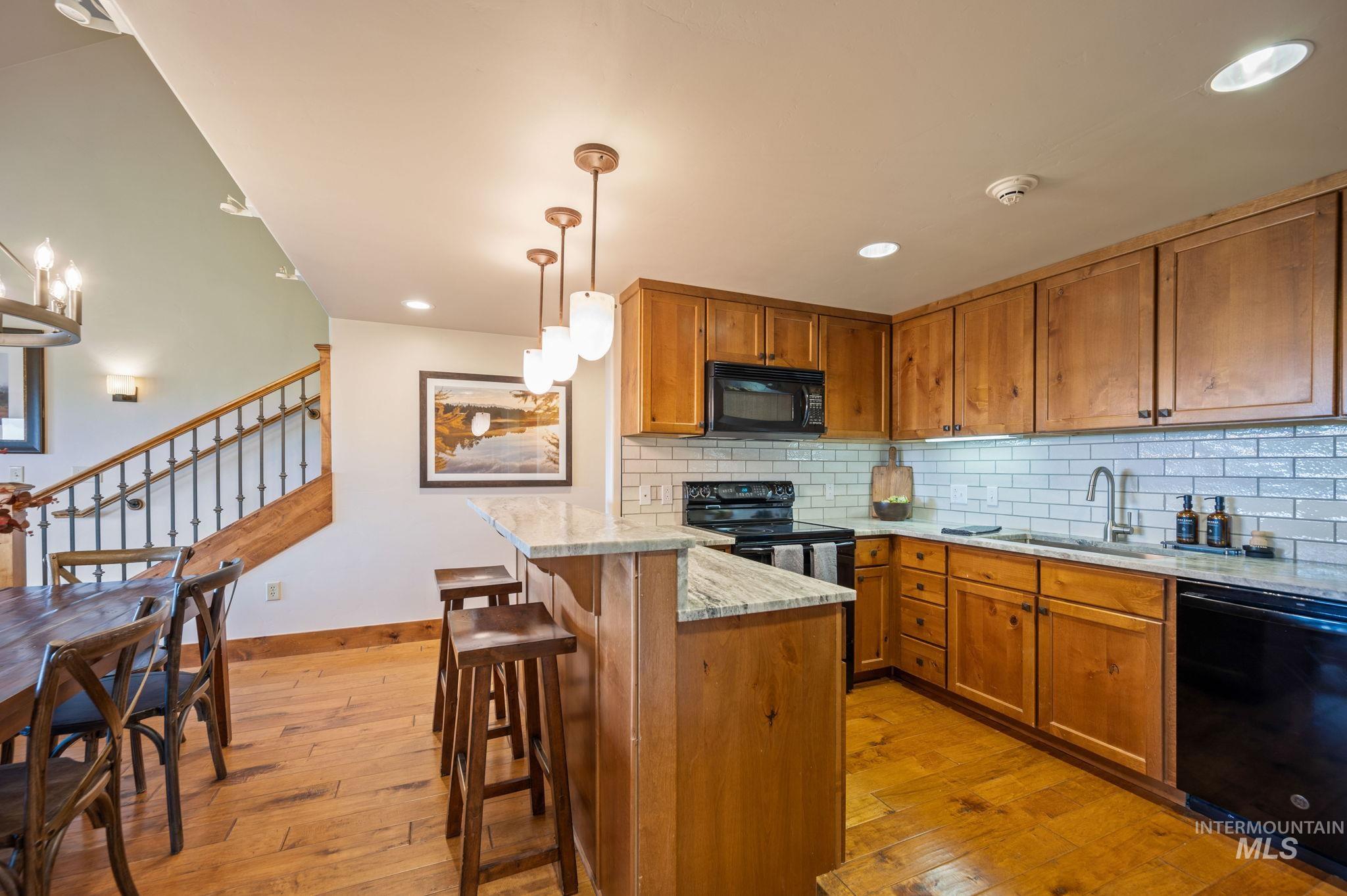 75 Arling Center Ct, Donnelly, Idaho 83615, 2 Bedrooms, 2 Bathrooms, Residential For Sale, Price $1,200,000,MLS 98993513