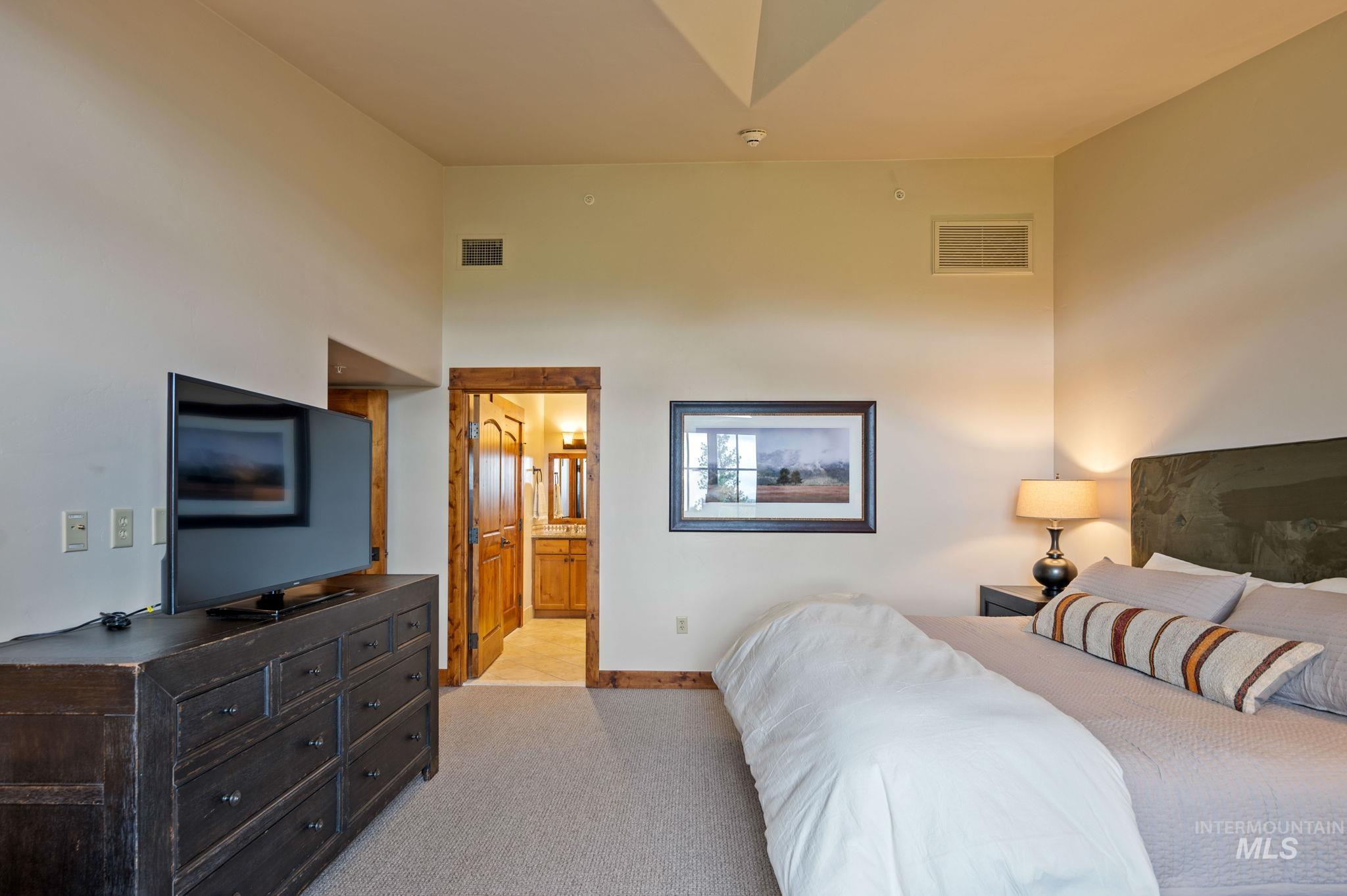 75 Arling Center Ct, Donnelly, Idaho 83615, 2 Bedrooms, 2 Bathrooms, Residential For Sale, Price $1,200,000,MLS 98993513
