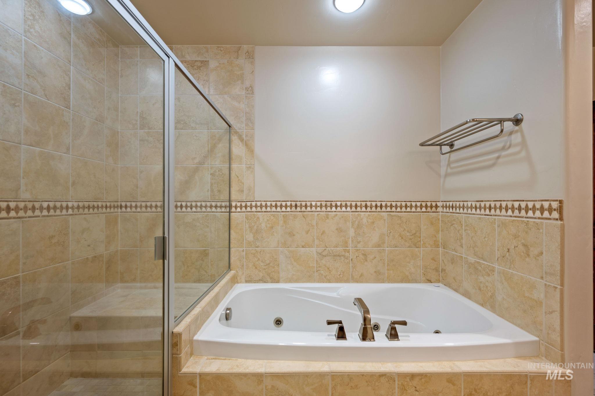 75 Arling Center Ct, Donnelly, Idaho 83615, 2 Bedrooms, 2 Bathrooms, Residential For Sale, Price $1,200,000,MLS 98993513