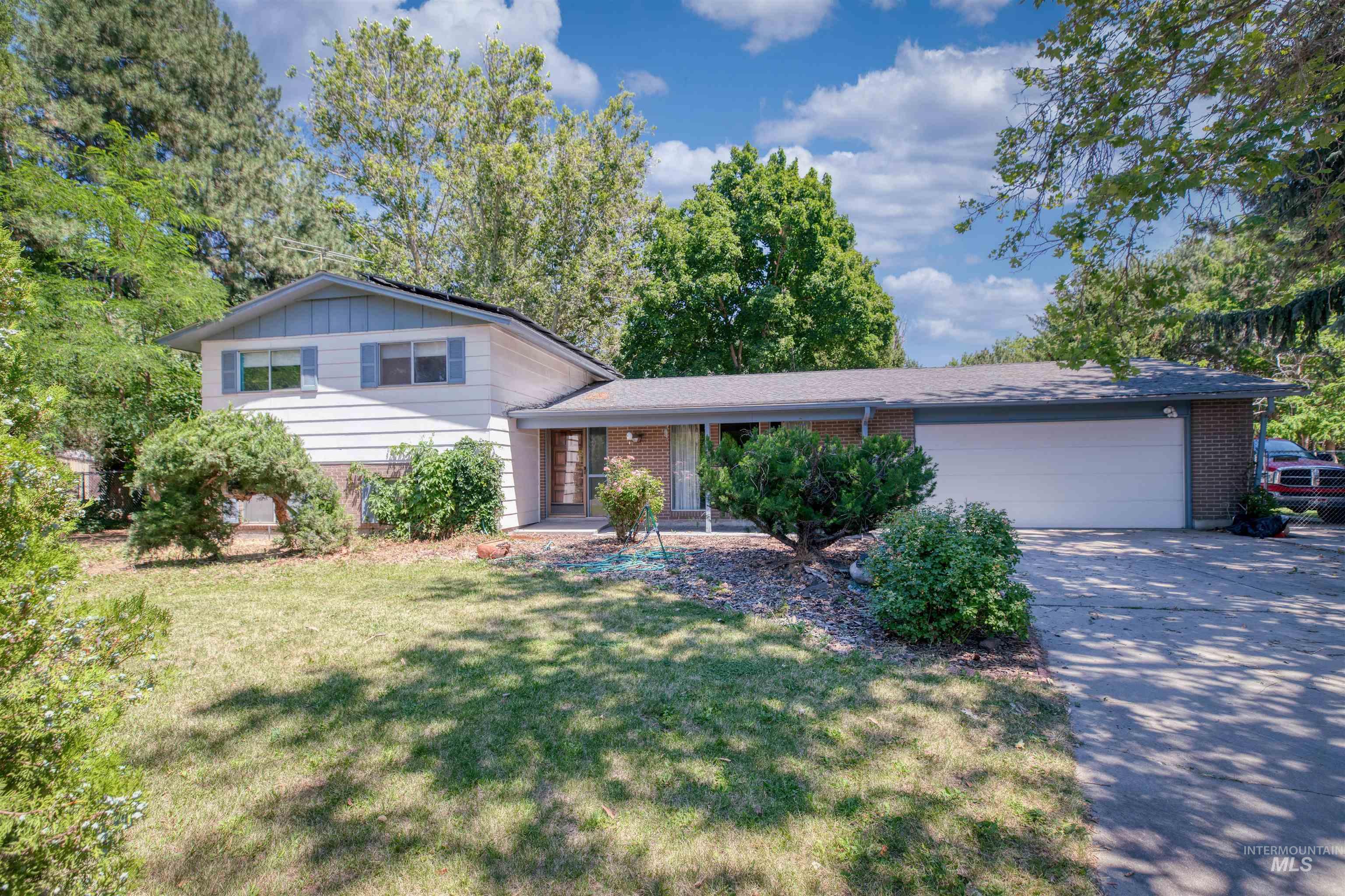 300 S Appaloosa Dr., Boise, Idaho 83709, 5 Bedrooms, 3 Bathrooms, Residential For Sale, Price $599,900, 98993520