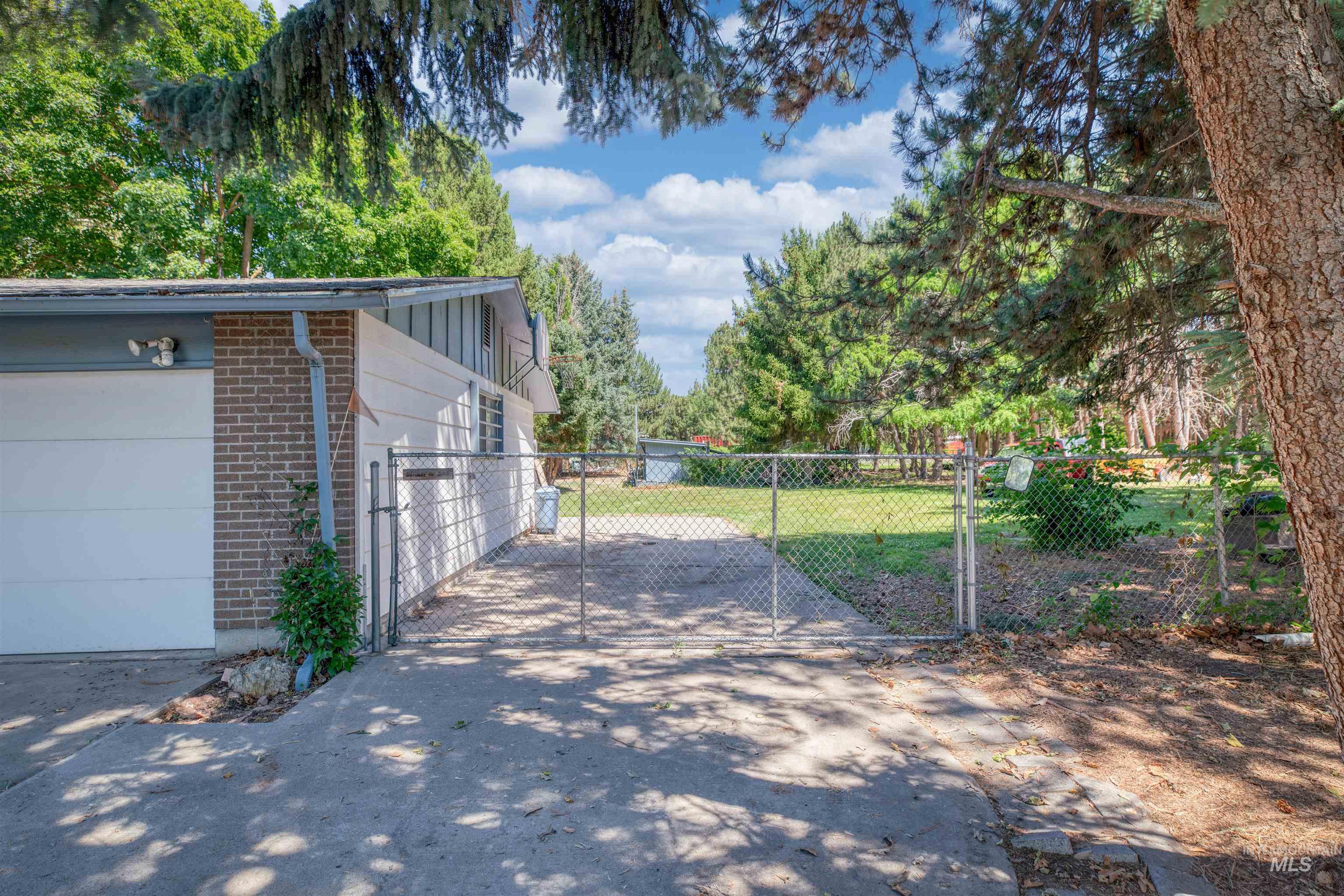 300 S Appaloosa Dr., Boise, Idaho 83709, 5 Bedrooms, 3 Bathrooms, Residential For Sale, Price $599,900, 98993520