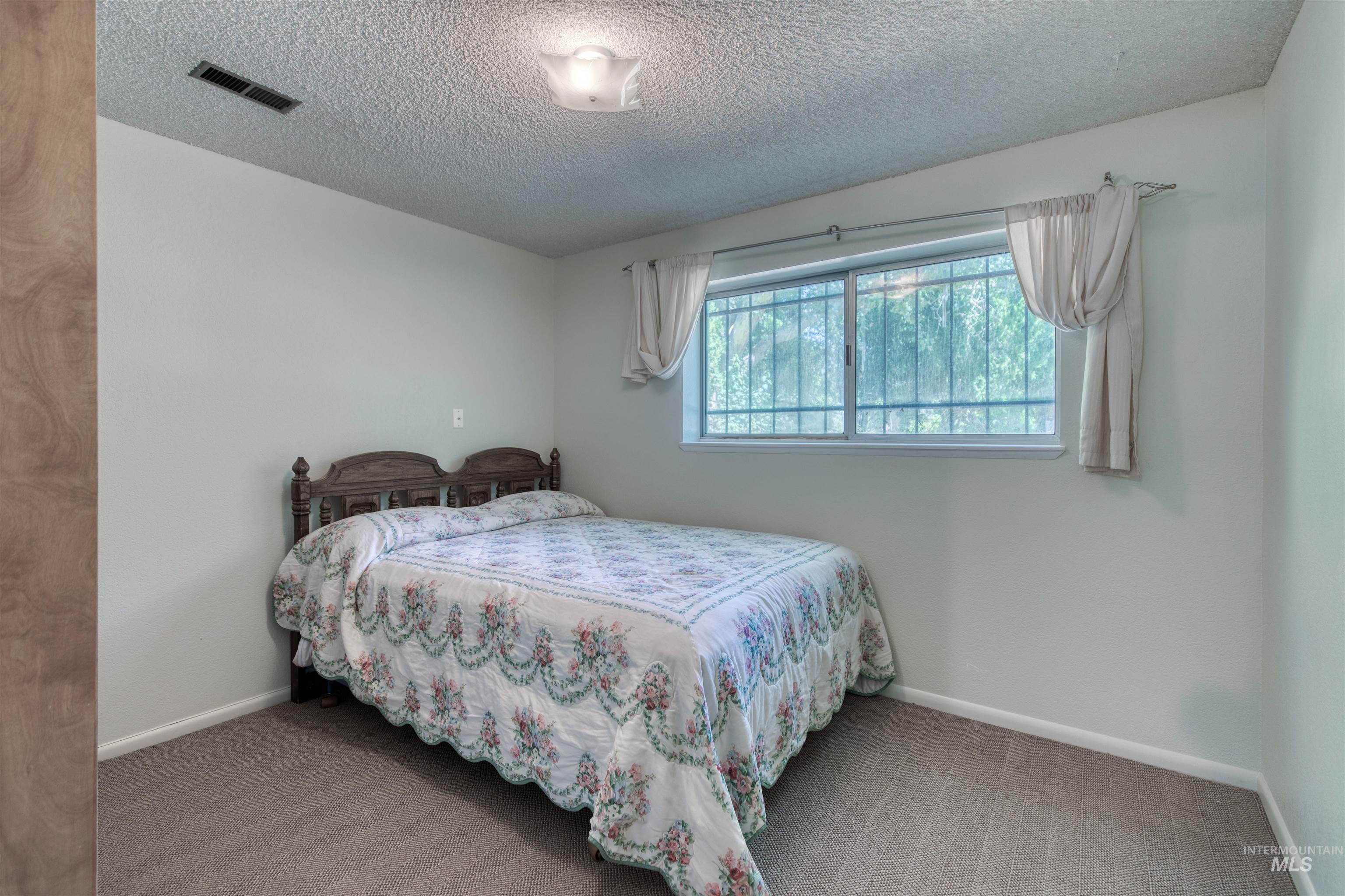 300 S Appaloosa Dr., Boise, Idaho 83709, 5 Bedrooms, 3 Bathrooms, Residential For Sale, Price $599,900, 98993520