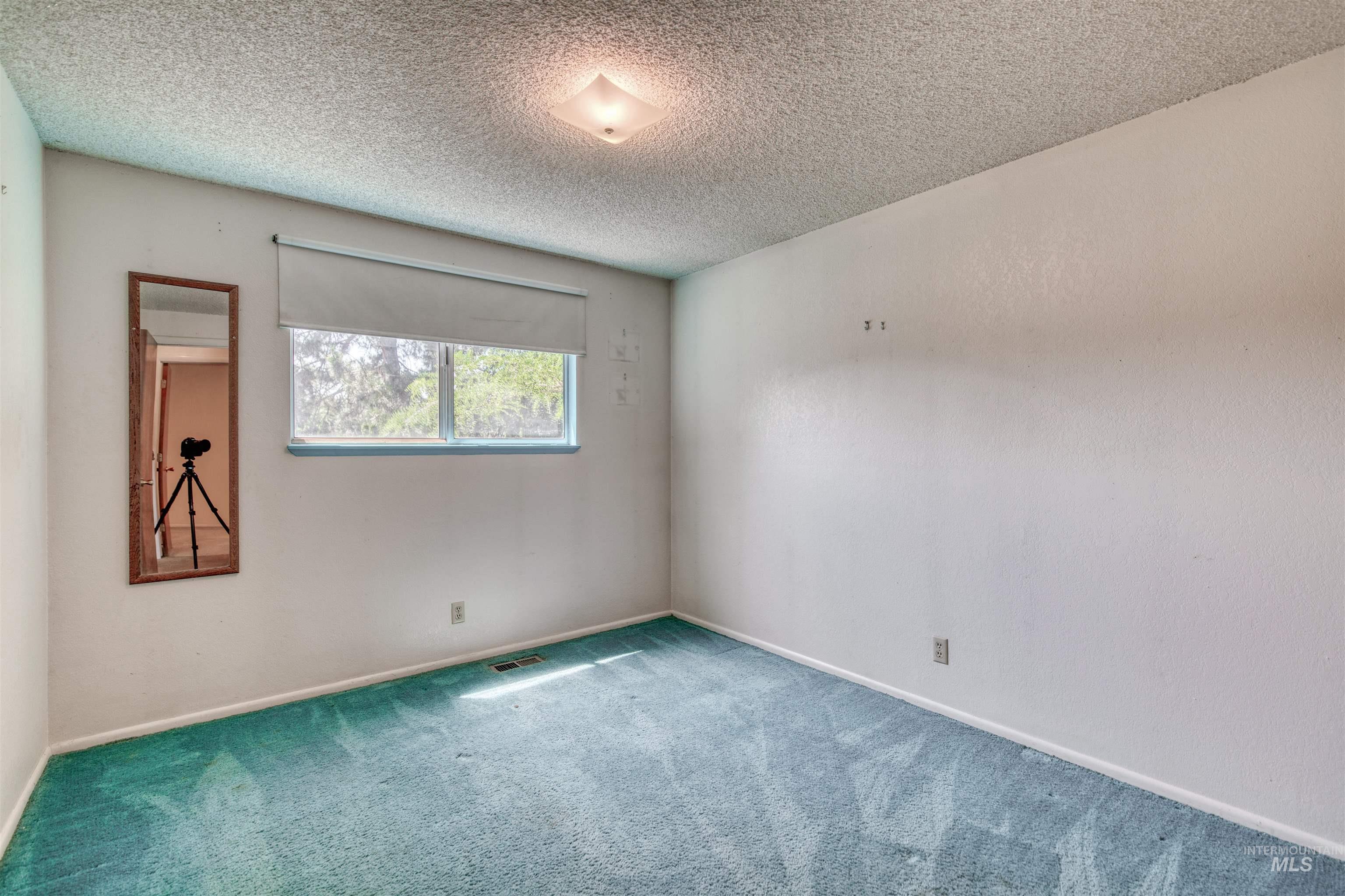 300 S Appaloosa Dr., Boise, Idaho 83709, 5 Bedrooms, 3 Bathrooms, Residential For Sale, Price $599,900, 98993520