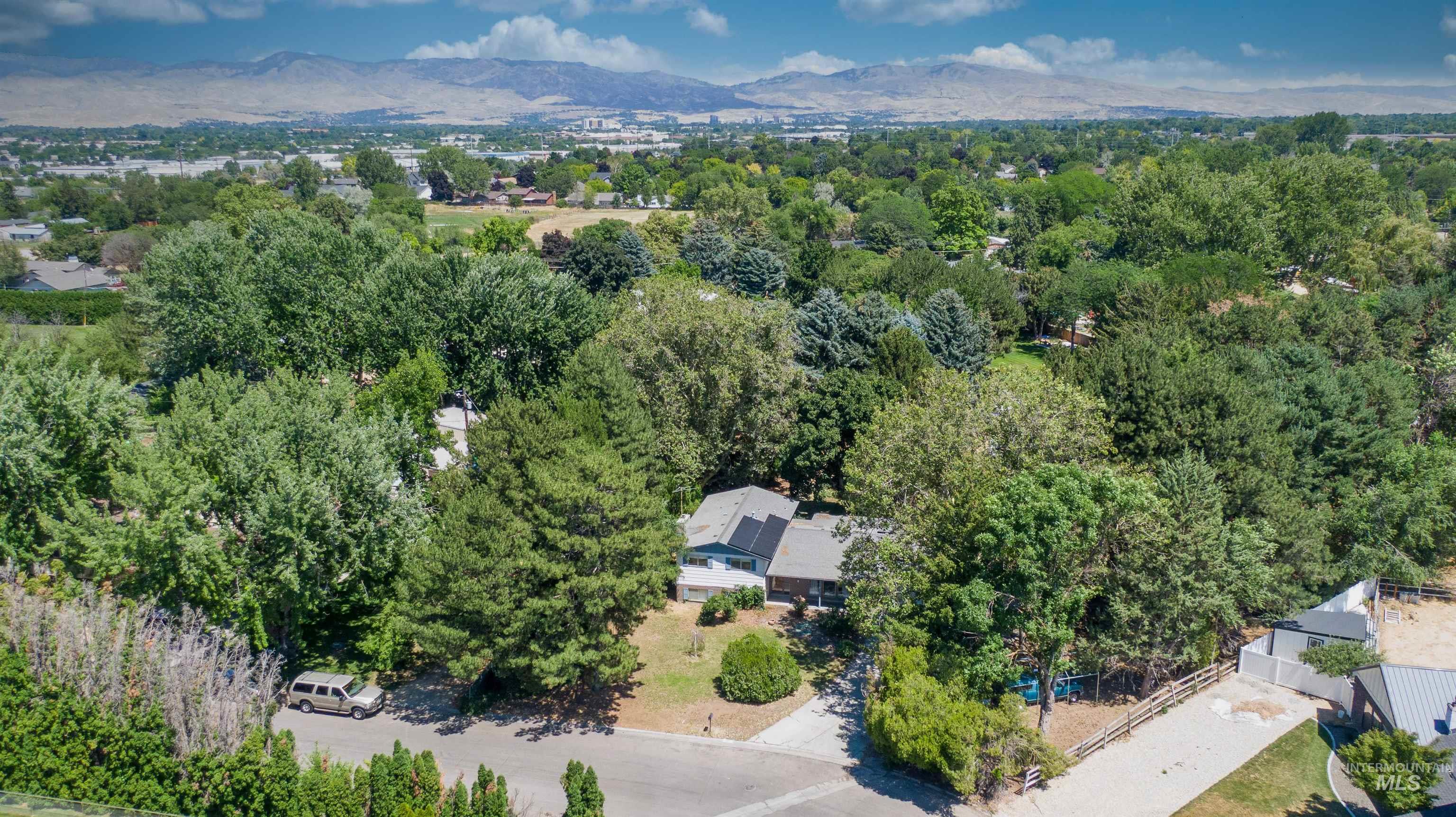 300 S Appaloosa Dr., Boise, Idaho 83709, 5 Bedrooms, 3 Bathrooms, Residential For Sale, Price $599,900, 98993520