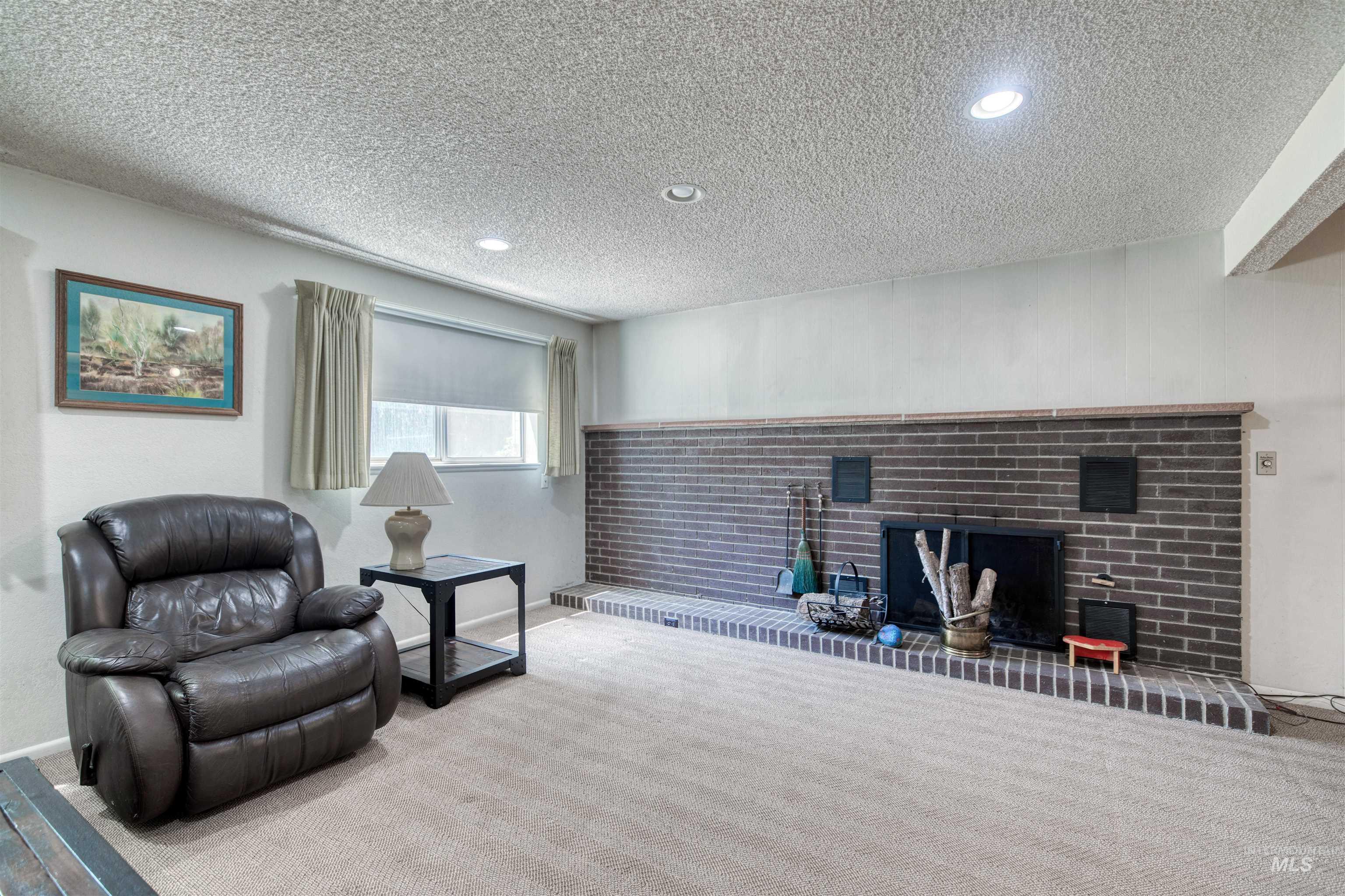 300 S Appaloosa Dr., Boise, Idaho 83709, 5 Bedrooms, 3 Bathrooms, Residential For Sale, Price $599,900, 98993520