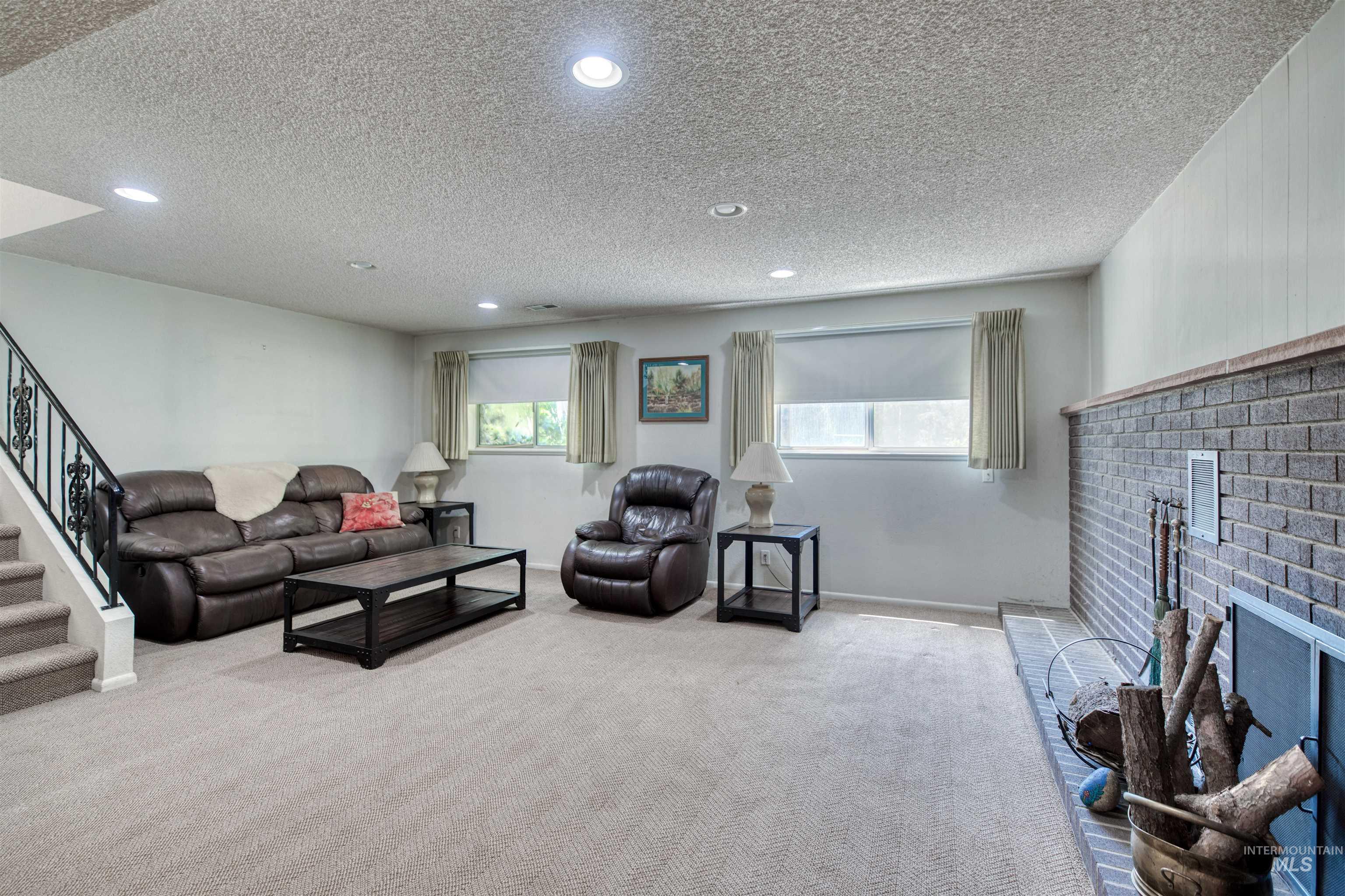 300 S Appaloosa Dr., Boise, Idaho 83709, 5 Bedrooms, 3 Bathrooms, Residential For Sale, Price $599,900, 98993520