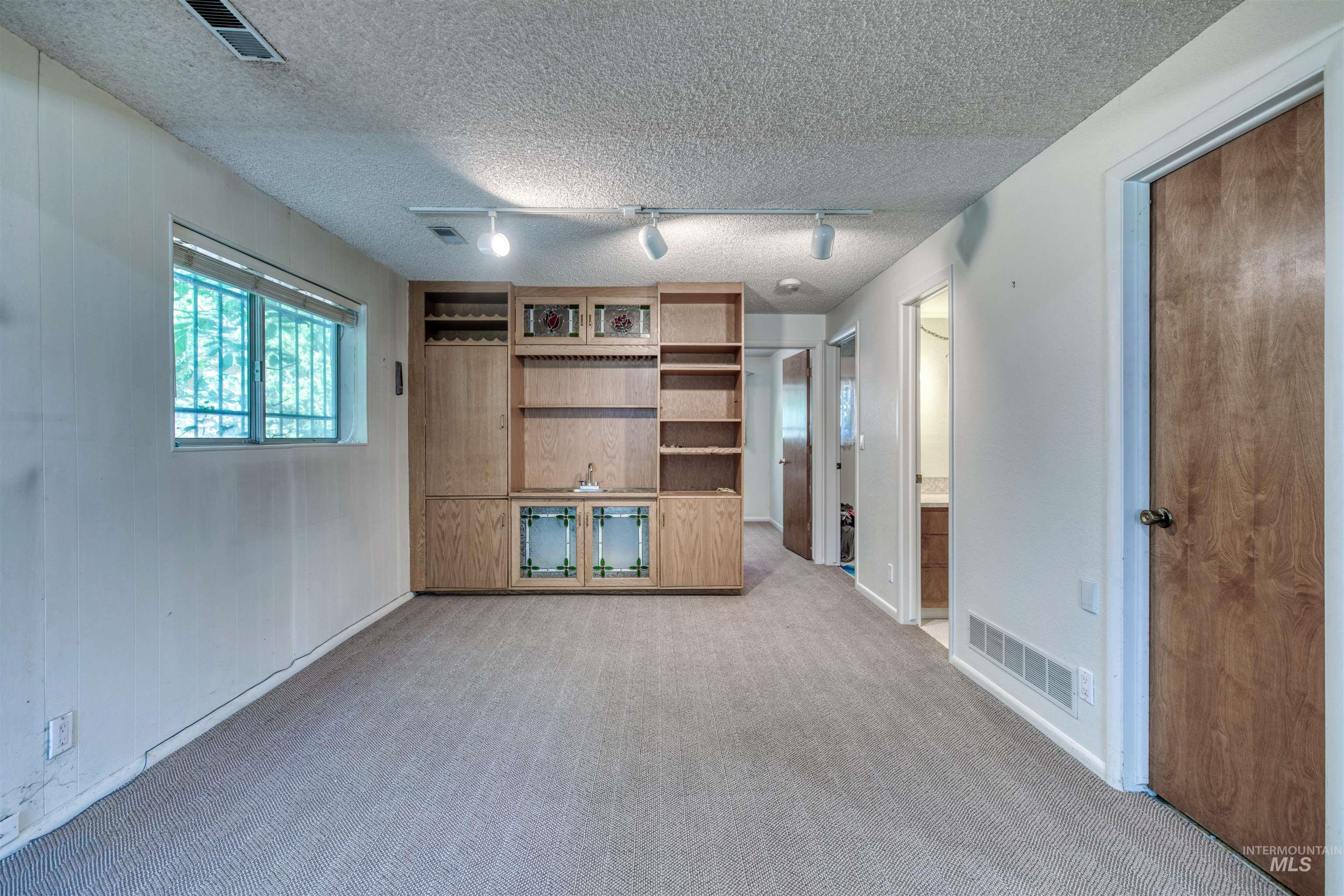 300 S Appaloosa Dr., Boise, Idaho 83709, 5 Bedrooms, 3 Bathrooms, Residential For Sale, Price $599,900, 98993520