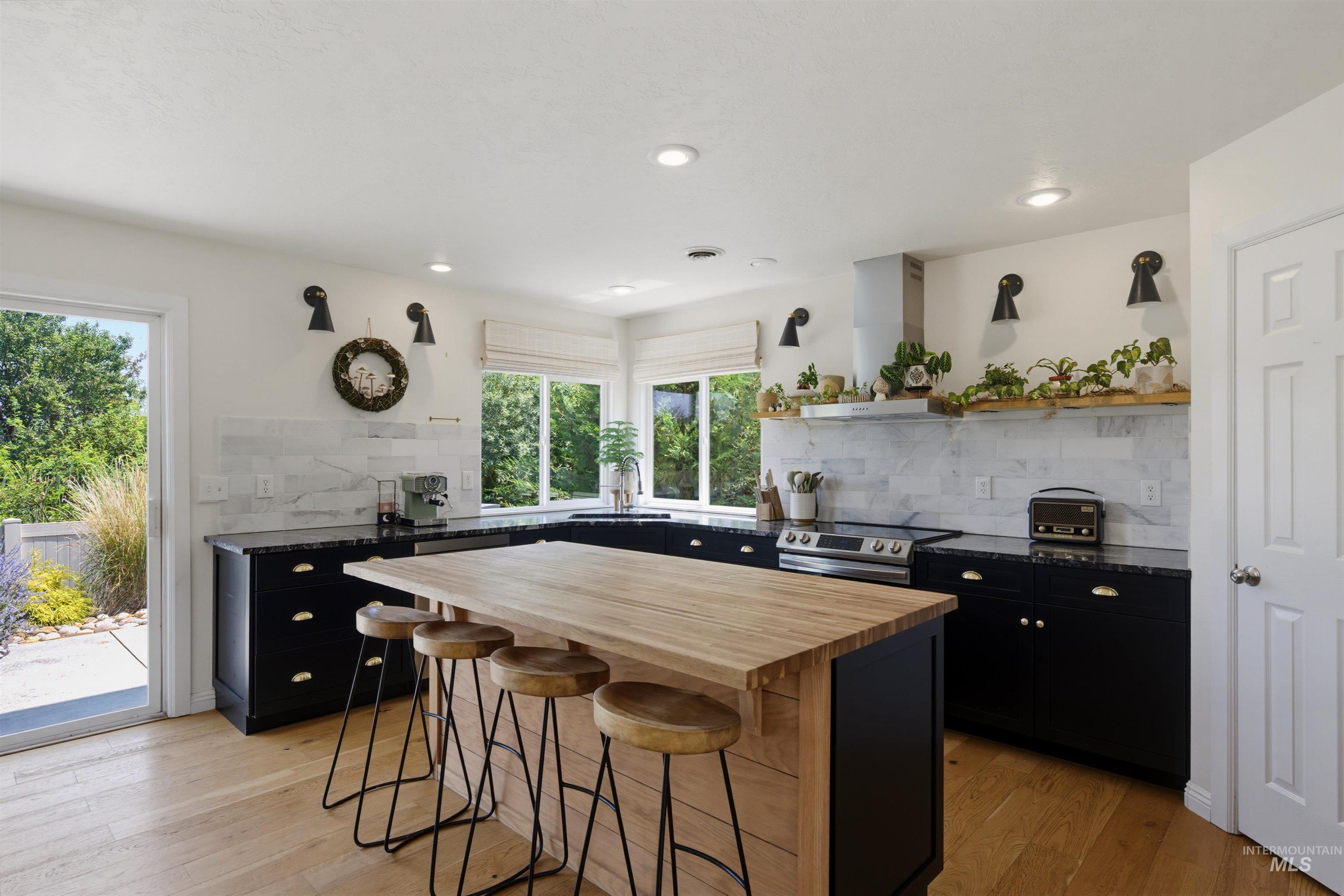 6124 S Sea Breeze Way, Boise, Idaho 83709, 4 Bedrooms, 2.5 Bathrooms, Residential For Sale, Price $650,000, 98993522