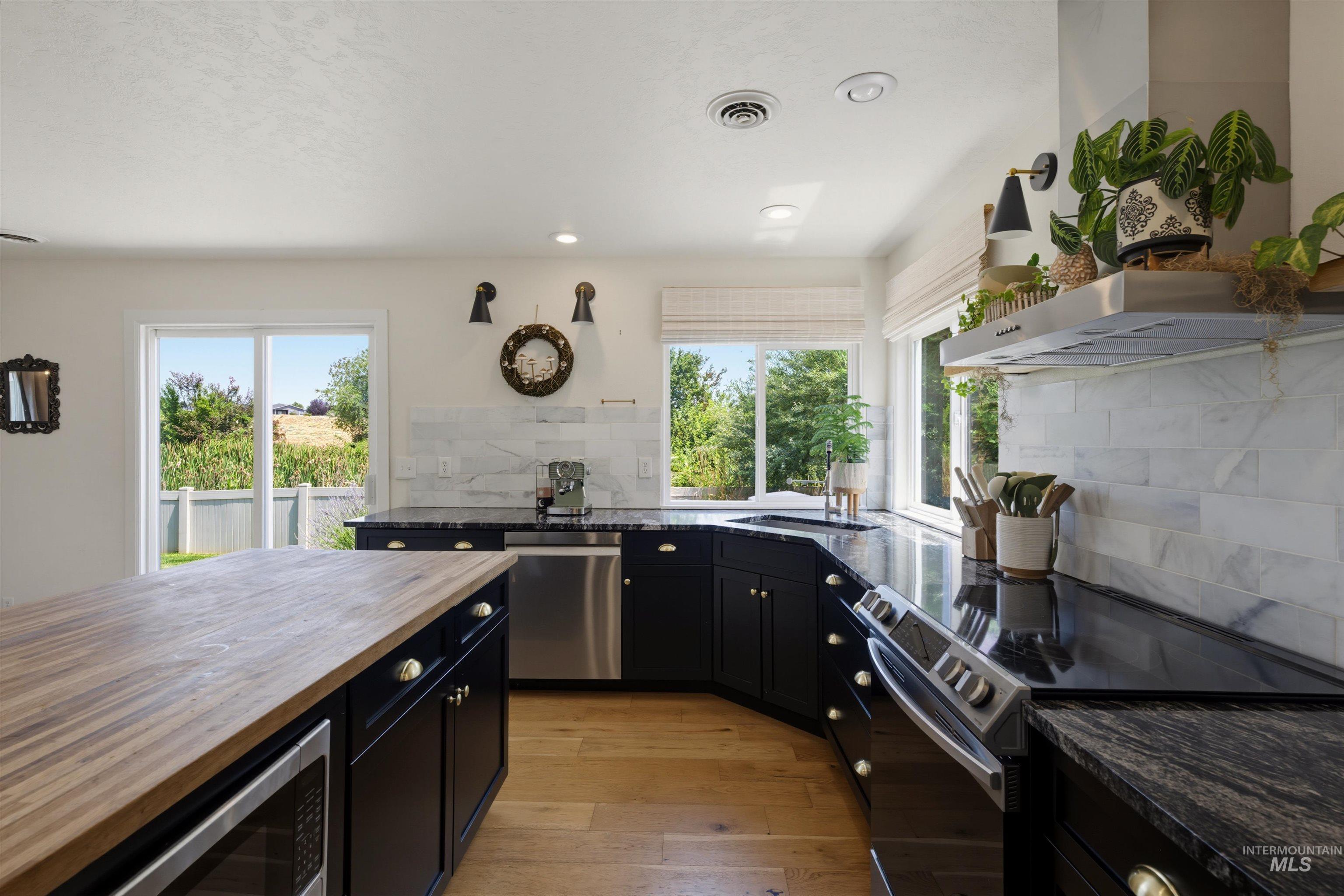 6124 S Sea Breeze Way, Boise, Idaho 83709, 4 Bedrooms, 2.5 Bathrooms, Residential For Sale, Price $650,000, 98993522