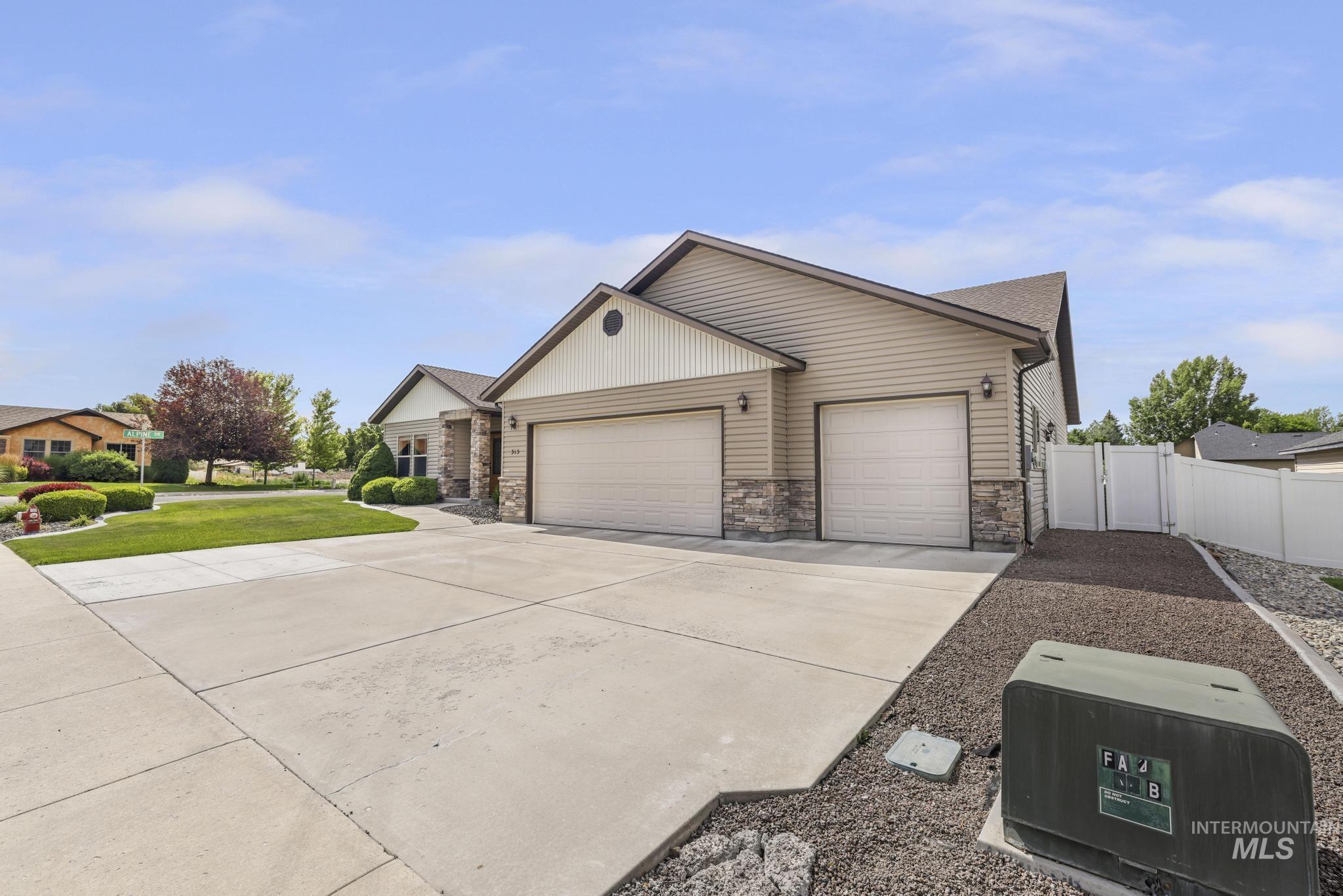 313 15th Ave E, Jerome, Idaho 83338, 5 Bedrooms, 2 Bathrooms, Residential For Sale, Price $459,000, 98993528