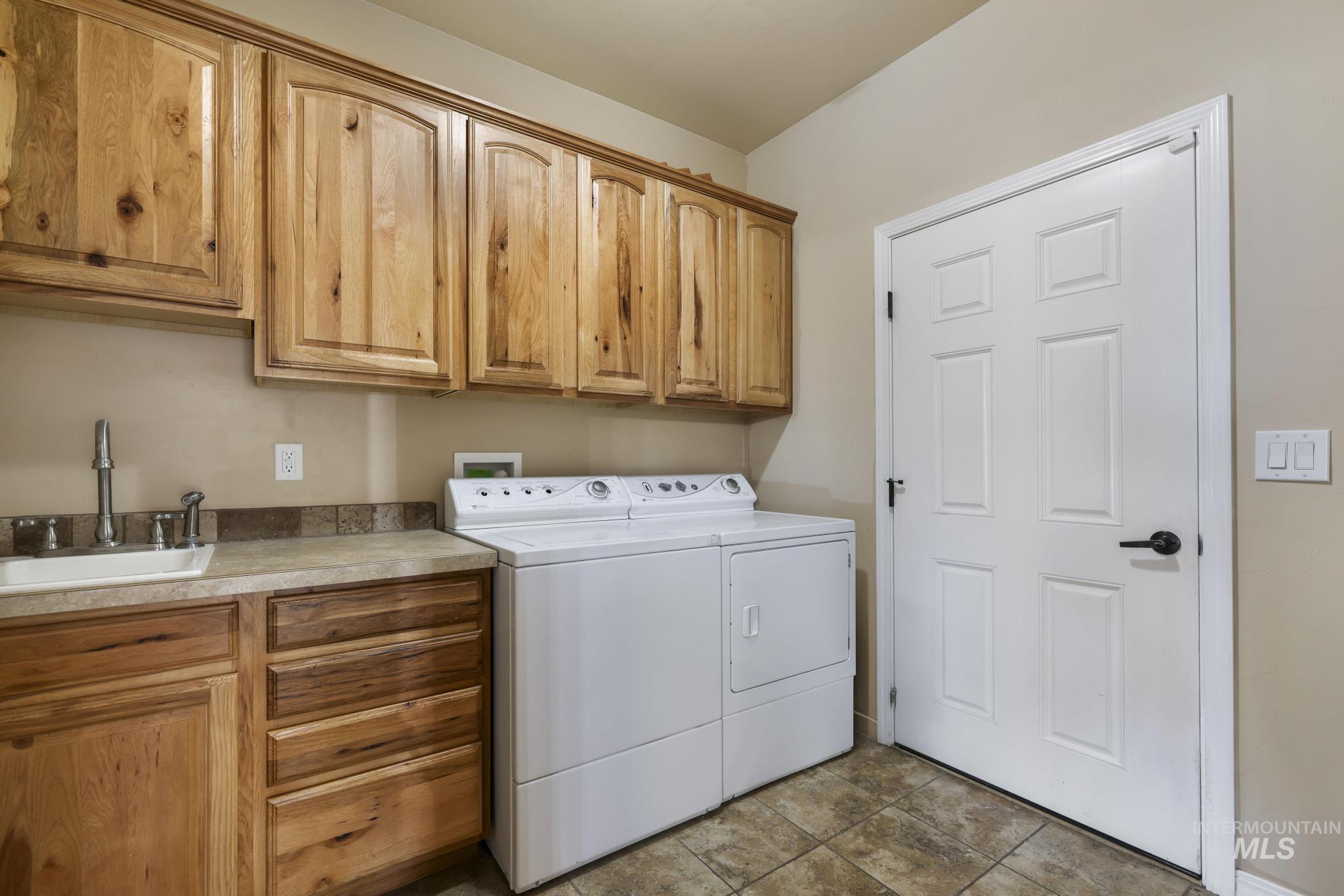 313 15th Ave E, Jerome, Idaho 83338, 5 Bedrooms, 2 Bathrooms, Residential For Sale, Price $459,000, 98993528