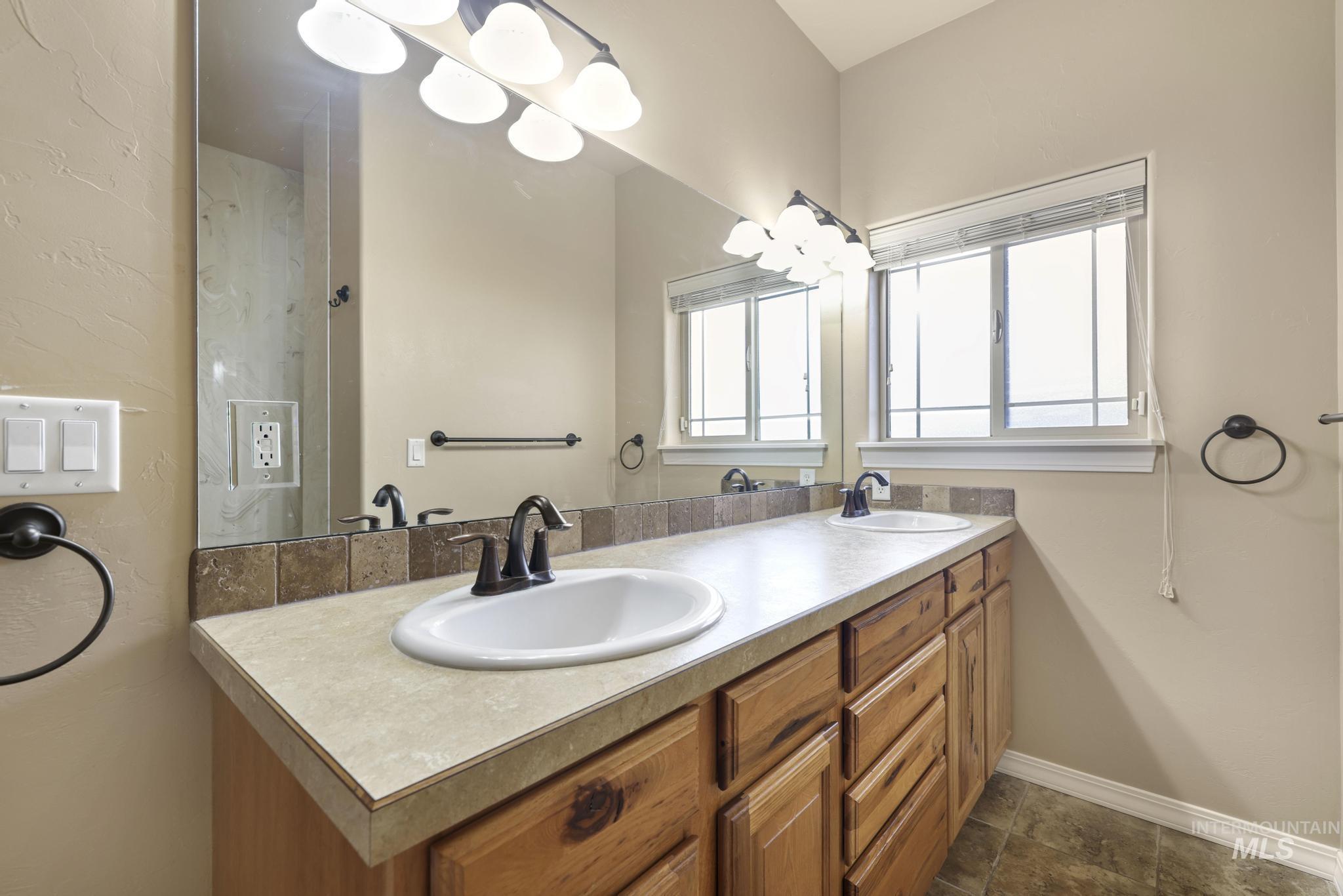 313 15th Ave E, Jerome, Idaho 83338, 5 Bedrooms, 2 Bathrooms, Residential For Sale, Price $459,000, 98993528