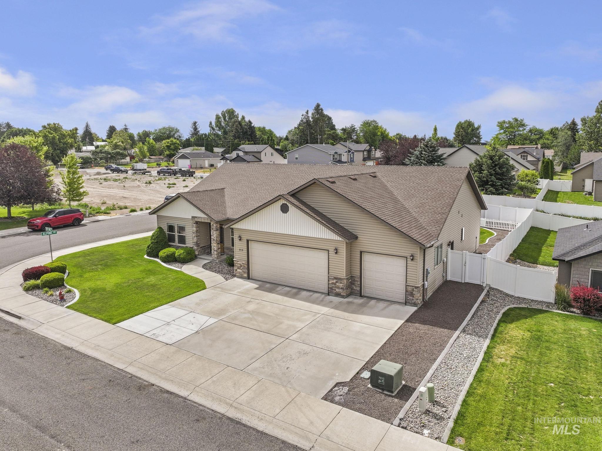 313 15th Ave E, Jerome, Idaho 83338, 5 Bedrooms, 2 Bathrooms, Residential For Sale, Price $459,000, 98993528