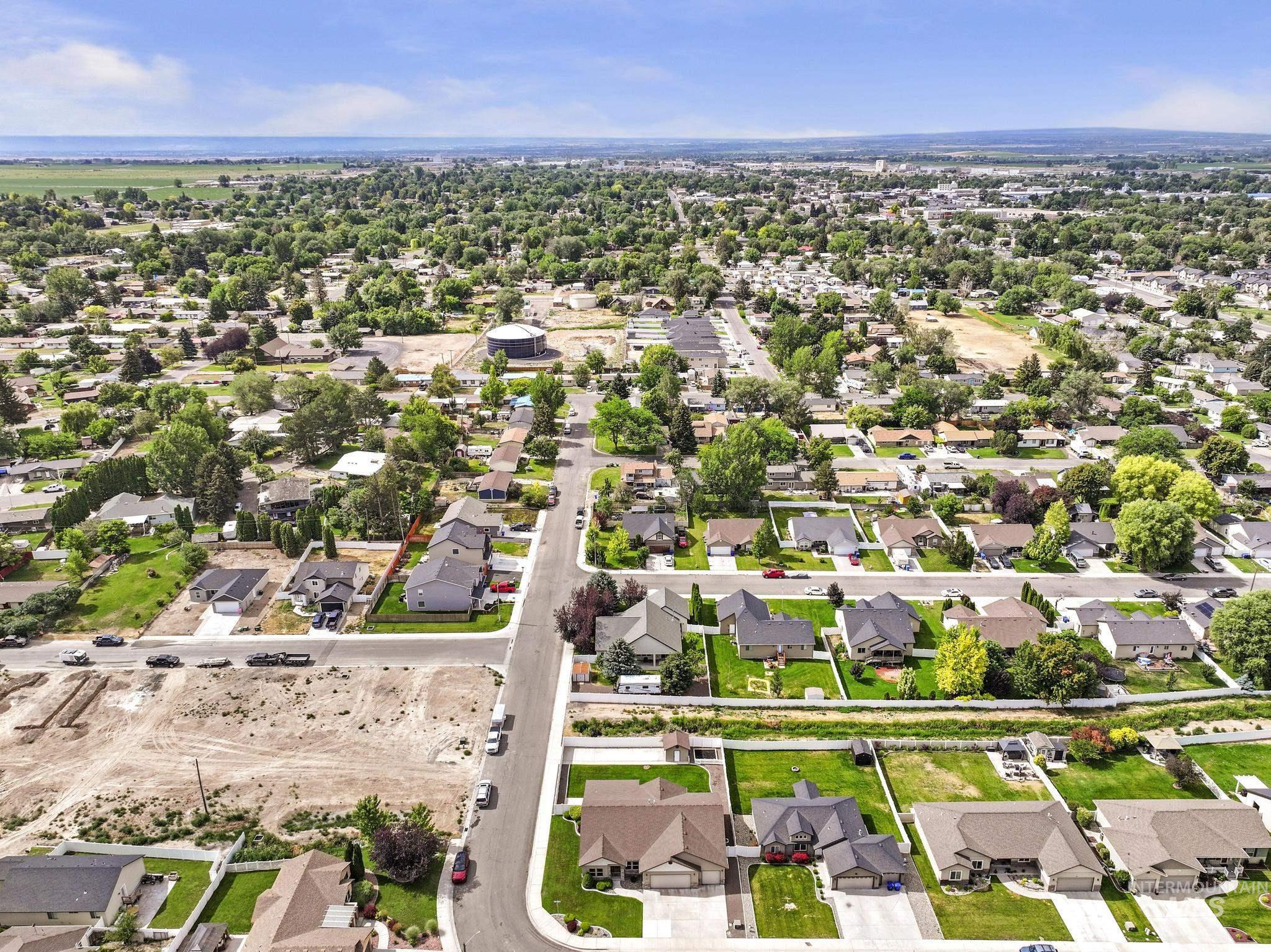 313 15th Ave E, Jerome, Idaho 83338, 5 Bedrooms, 2 Bathrooms, Residential For Sale, Price $459,000, 98993528