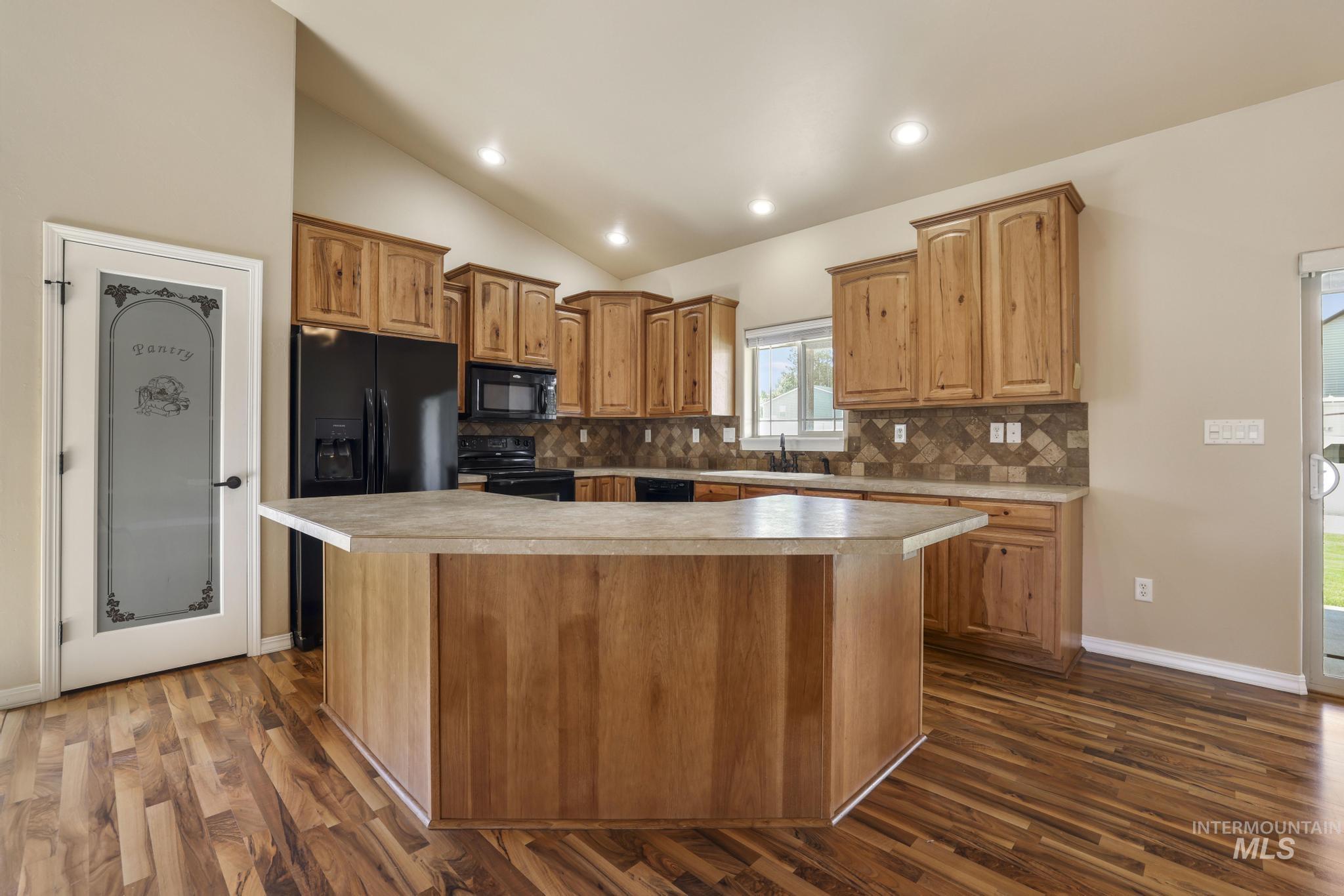 313 15th Ave E, Jerome, Idaho 83338, 5 Bedrooms, 2 Bathrooms, Residential For Sale, Price $459,000, 98993528