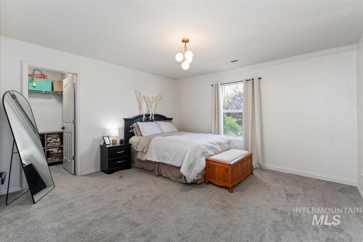 369 E Willow Creek Dr, Middleton, Idaho 83644, 5 Bedrooms, 3 Bathrooms, Residential For Sale, Price $530,000,MLS 98993530