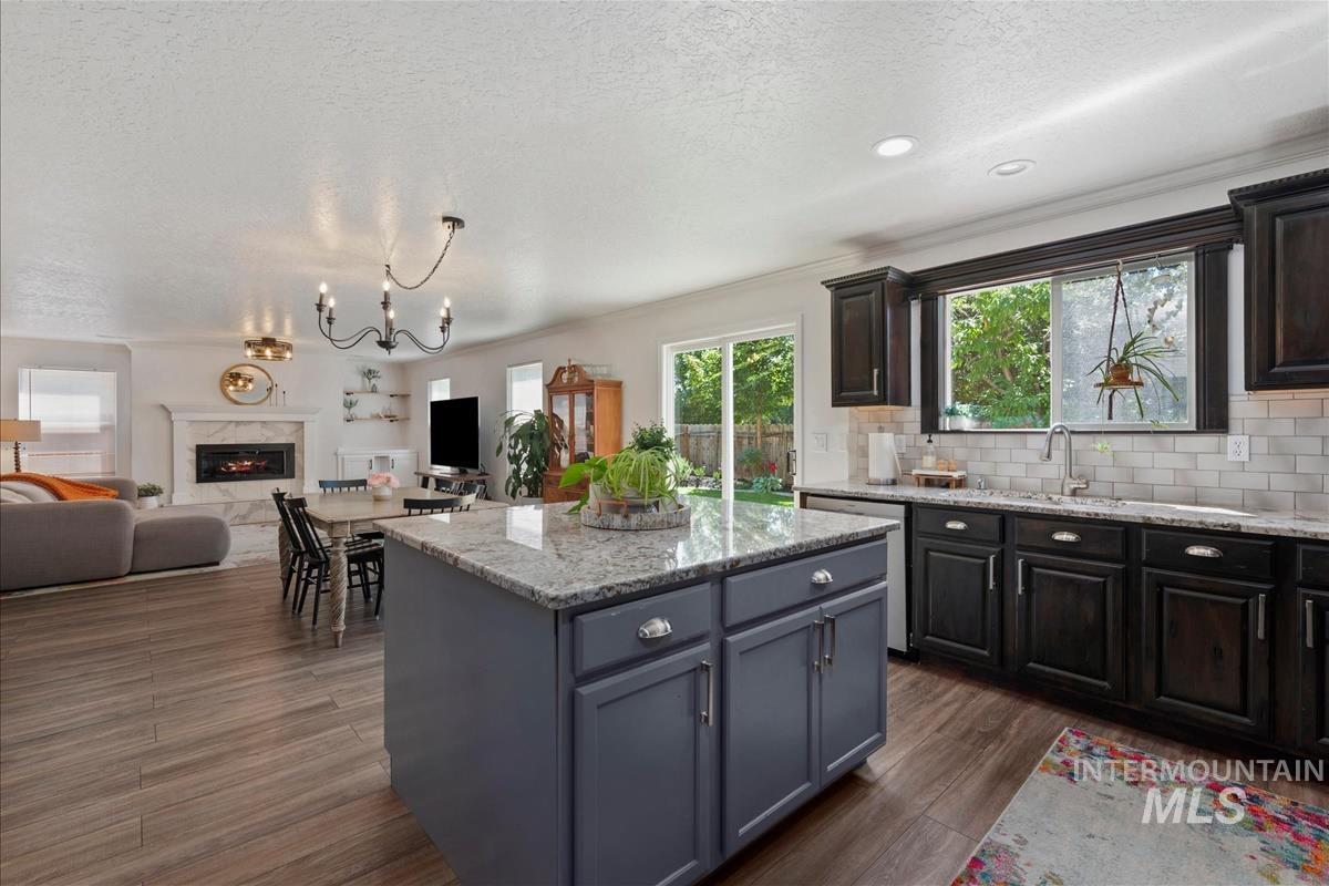 369 E Willow Creek Dr, Middleton, Idaho 83644, 5 Bedrooms, 3 Bathrooms, Residential For Sale, Price $530,000,MLS 98993530