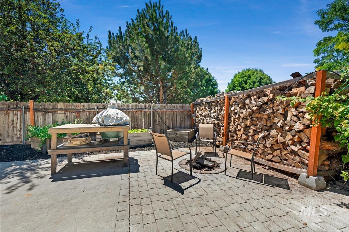 369 E Willow Creek Dr, Middleton, Idaho 83644, 5 Bedrooms, 3 Bathrooms, Residential For Sale, Price $530,000,MLS 98993530