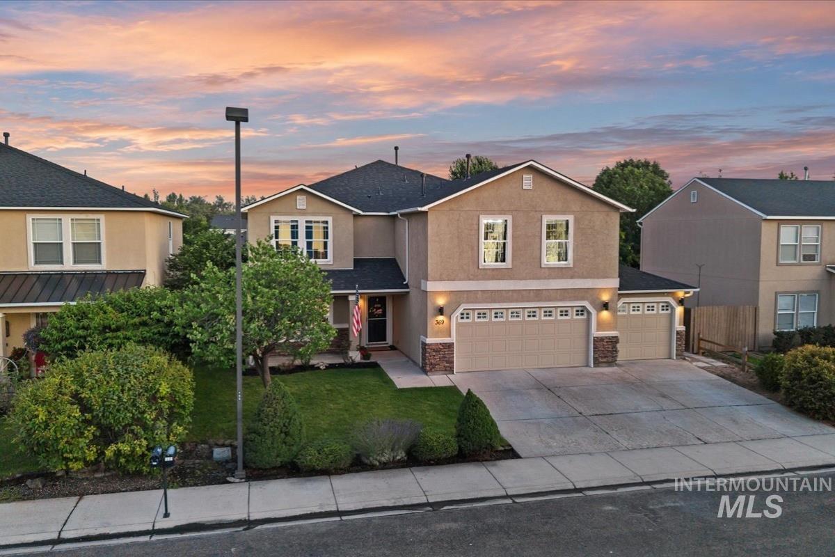 369 E Willow Creek Dr, Middleton, Idaho 83644, 5 Bedrooms, 3 Bathrooms, Residential For Sale, Price $530,000,MLS 98993530