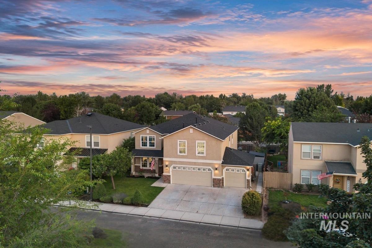 369 E Willow Creek Dr, Middleton, Idaho 83644, 5 Bedrooms, 3 Bathrooms, Residential For Sale, Price $530,000,MLS 98993530