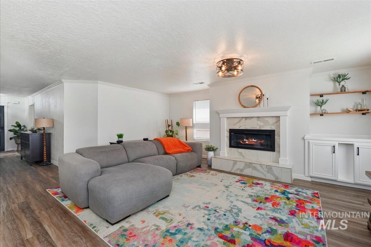 369 E Willow Creek Dr, Middleton, Idaho 83644, 5 Bedrooms, 3 Bathrooms, Residential For Sale, Price $530,000,MLS 98993530