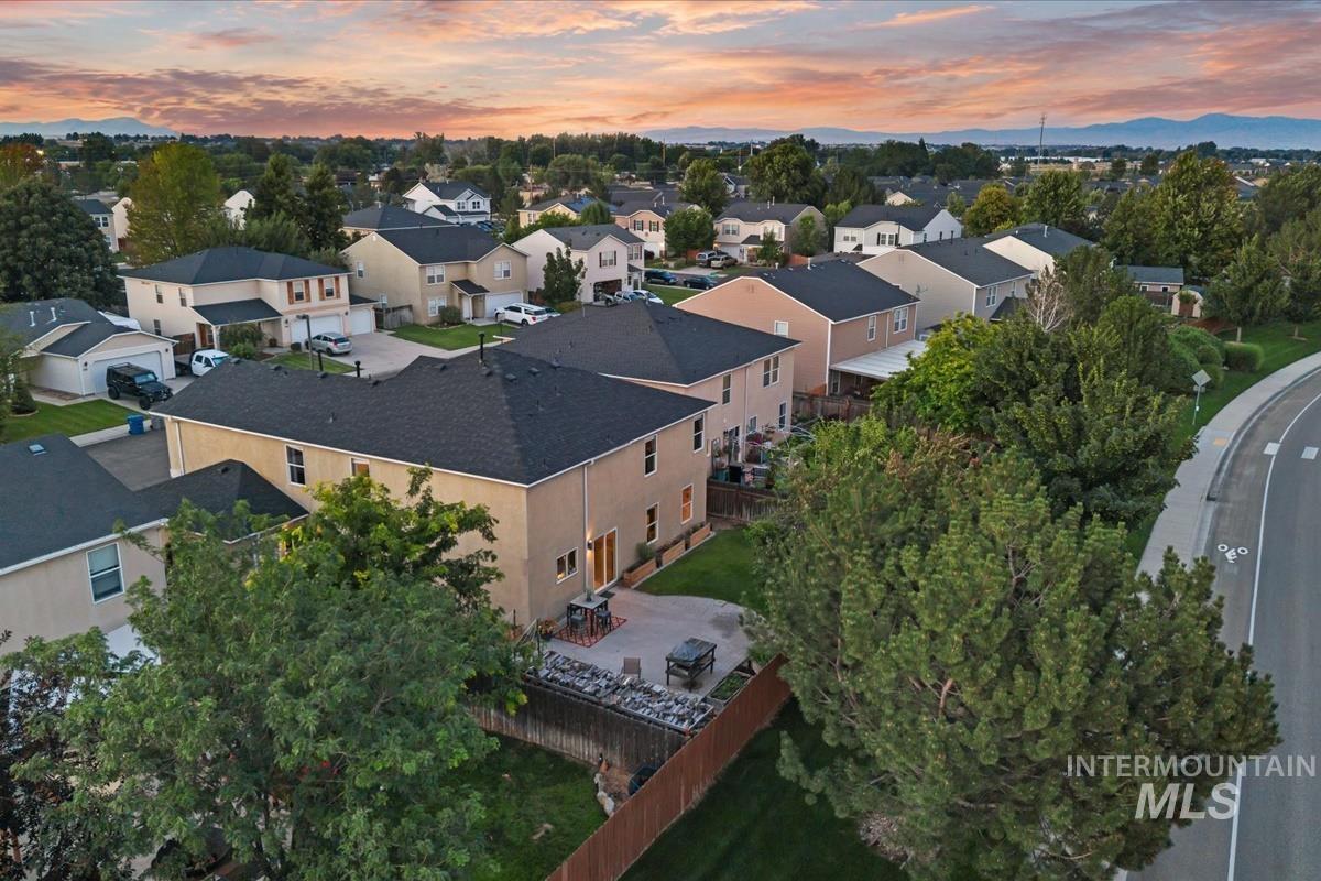 369 E Willowcreek Dr, Middleton, Idaho 83644, 5 Bedrooms, 3 Bathrooms, Residential For Sale, Price $530,000, 98993530