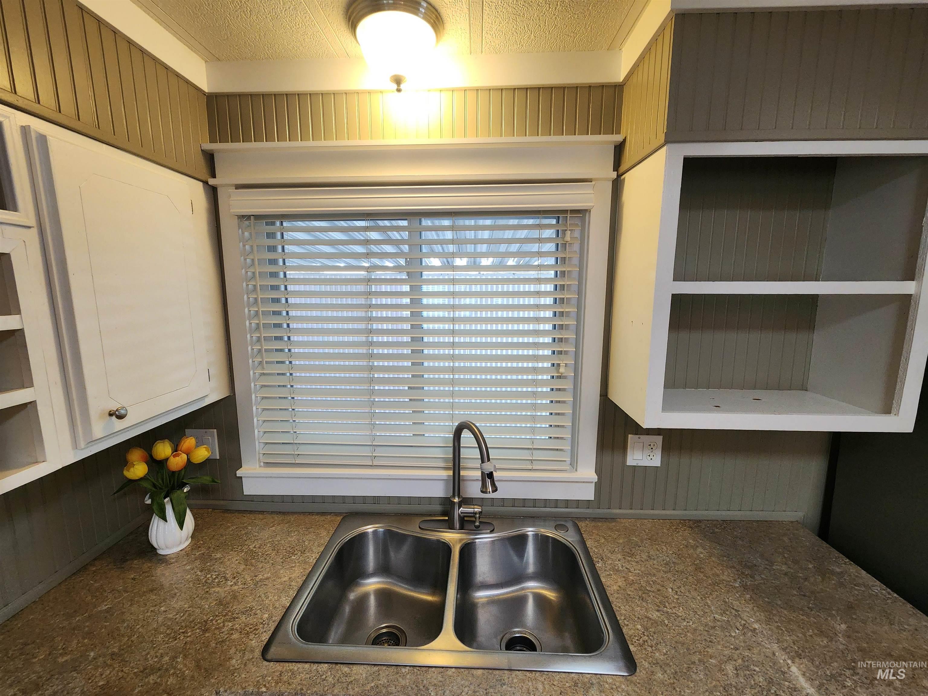 8075 Appomattox, Garden City, Idaho 83714, 2 Bedrooms, 2 Bathrooms, Residential For Sale, Price $129,000,MLS 98993531