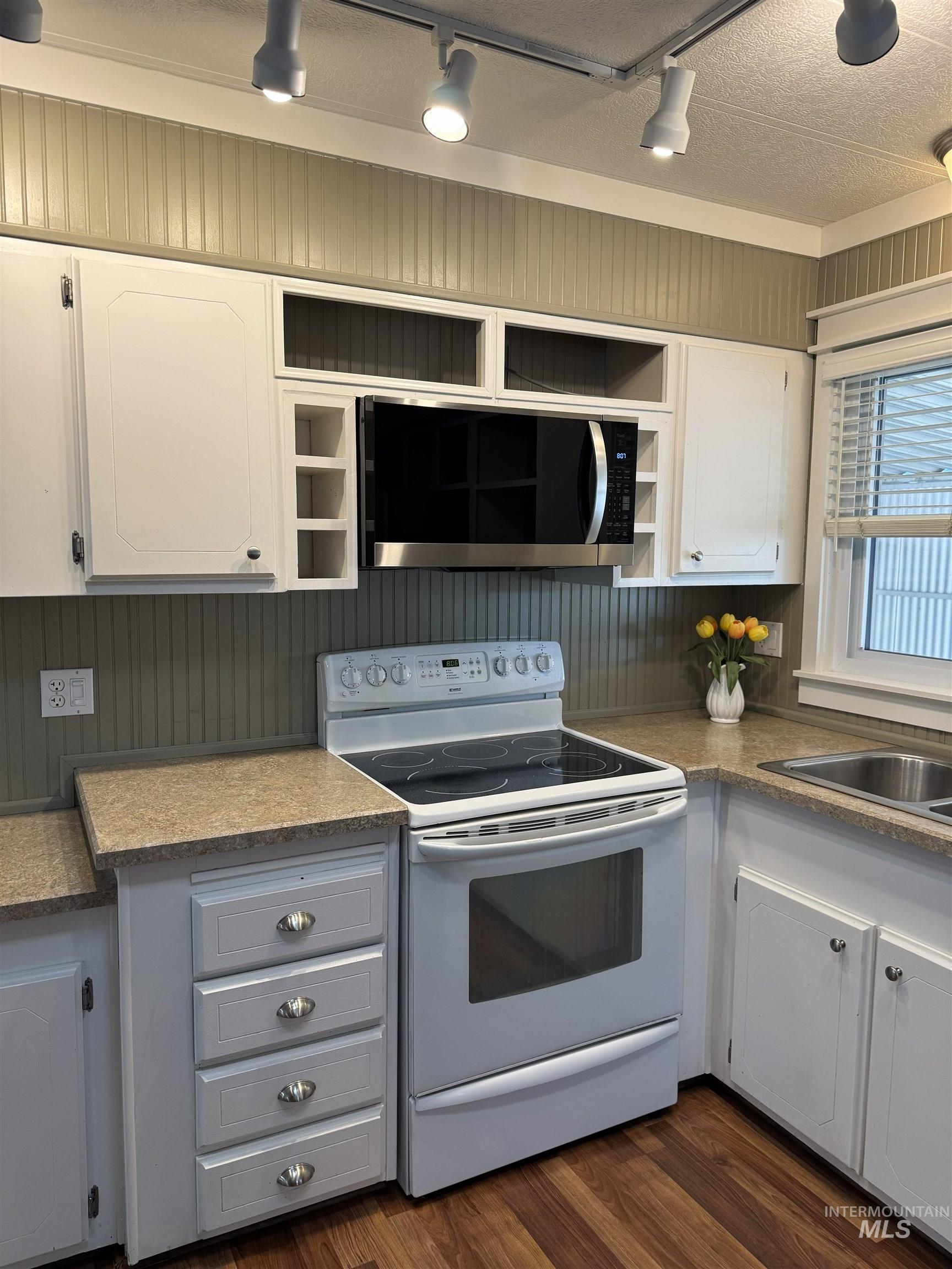 8075 Appomattox, Garden City, Idaho 83714, 2 Bedrooms, 2 Bathrooms, Residential For Sale, Price $129,000,MLS 98993531