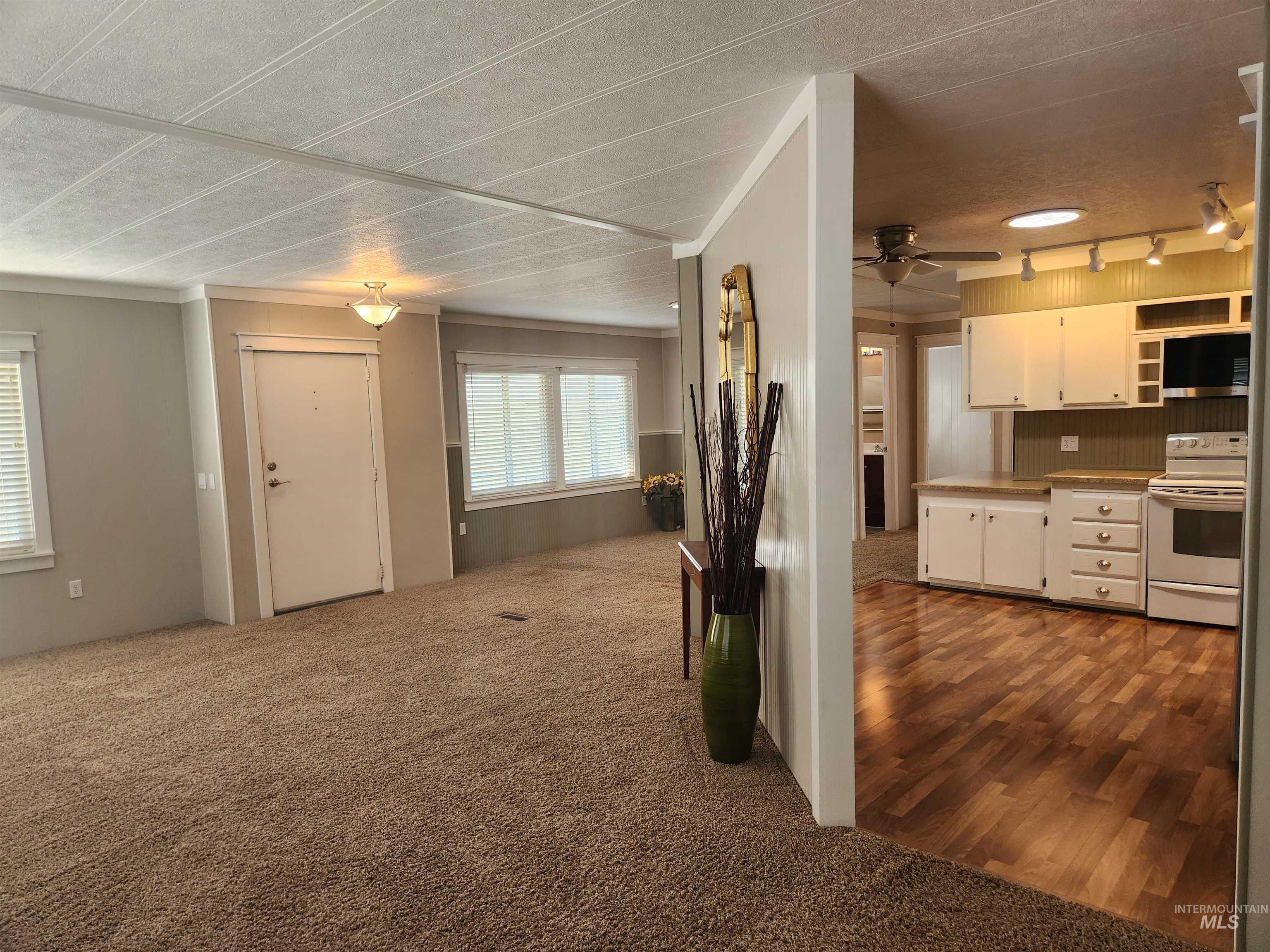 8075 Appomattox, Garden City, Idaho 83714, 2 Bedrooms, 2 Bathrooms, Residential For Sale, Price $129,000,MLS 98993531